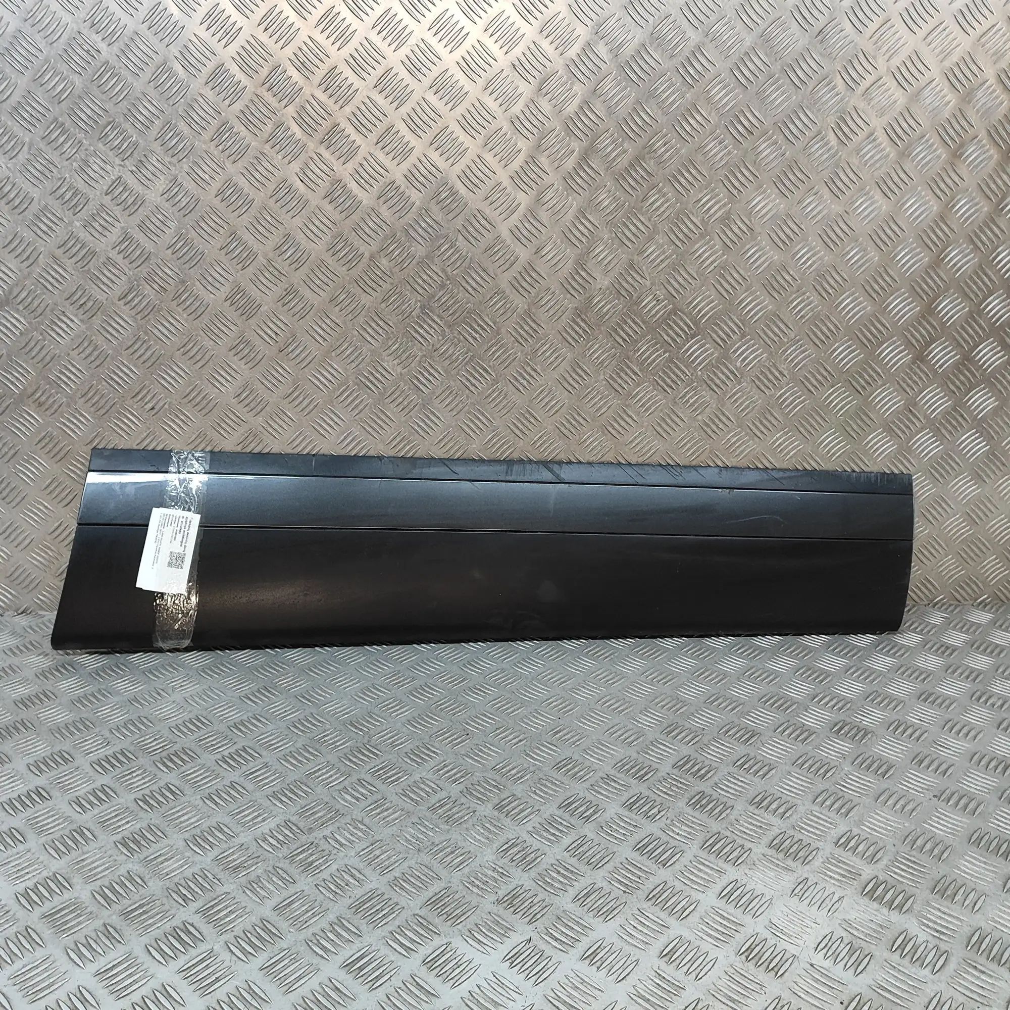 Land Rover Range Rover Velar Front Right Door Lower Molding Front Right Door Lower Molding — LAND ROVER RAN...