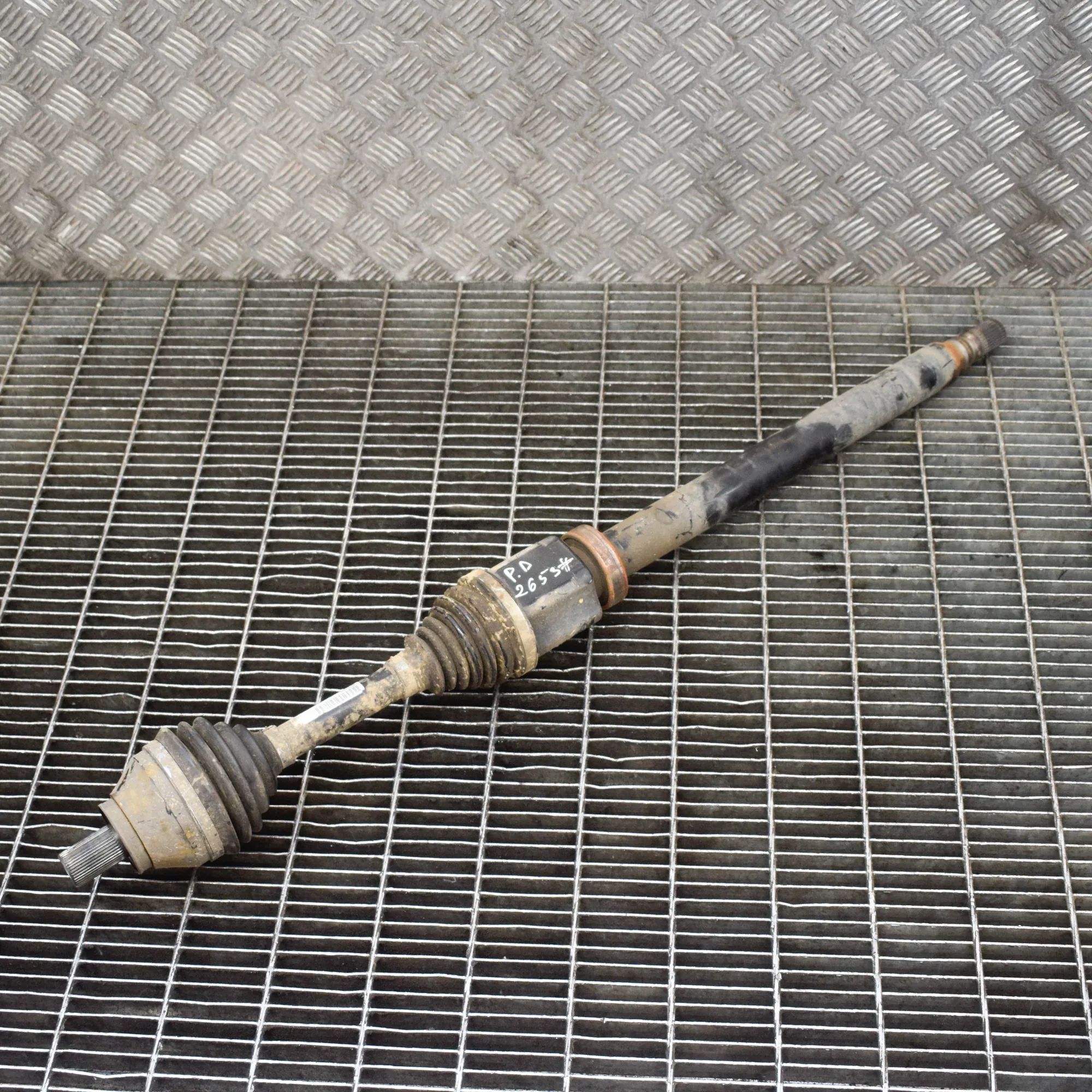 Volvo V60 Front Right Driveshaft Front Right Driveshaft — VOLVO V60 (2010-2018) ...