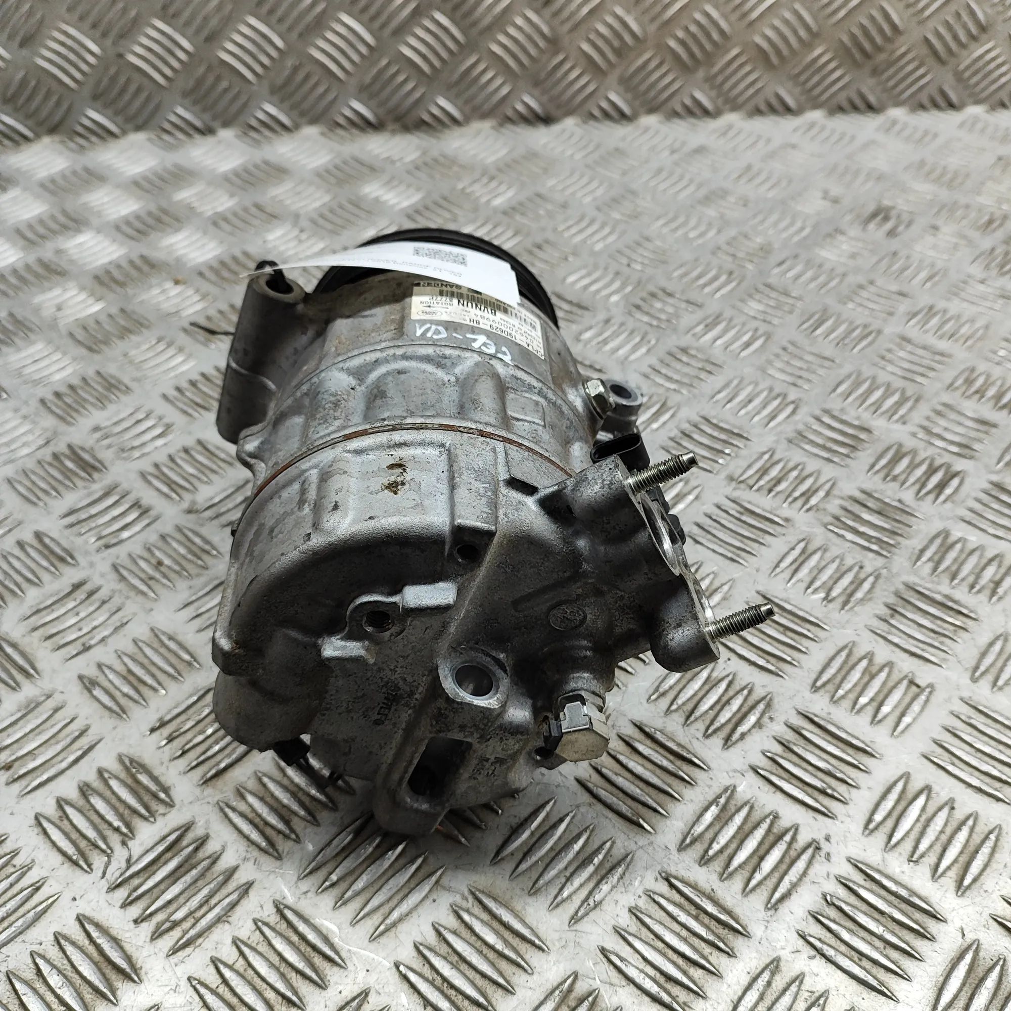 Land Rover Range Rover Velar Air-conditioning compressor Air-conditioning compressor — LAND ROVER RANGE ...