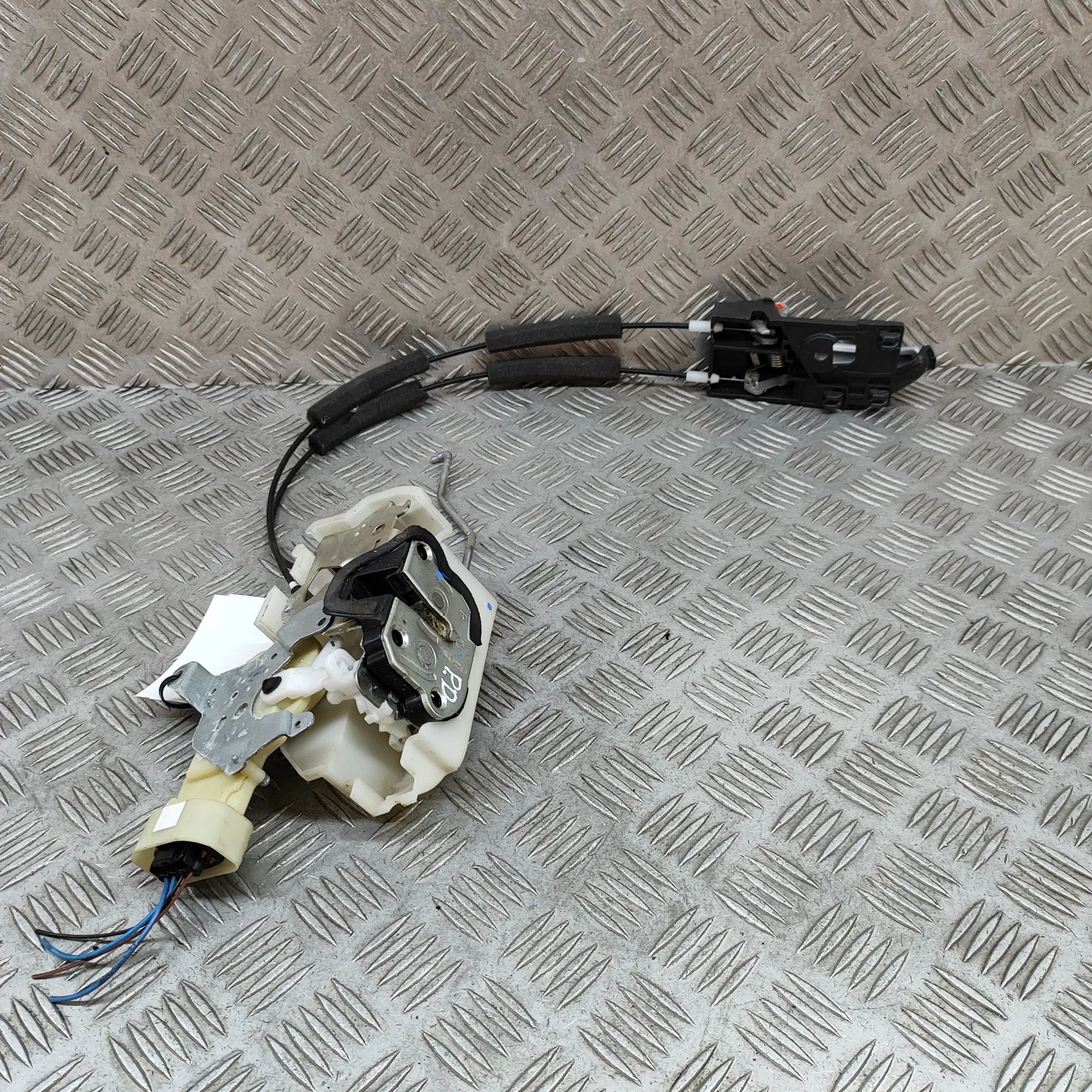 Isuzu D-Max Door lock — front right Door lock — front right — ISUZU D-MAX (II TFR, ...