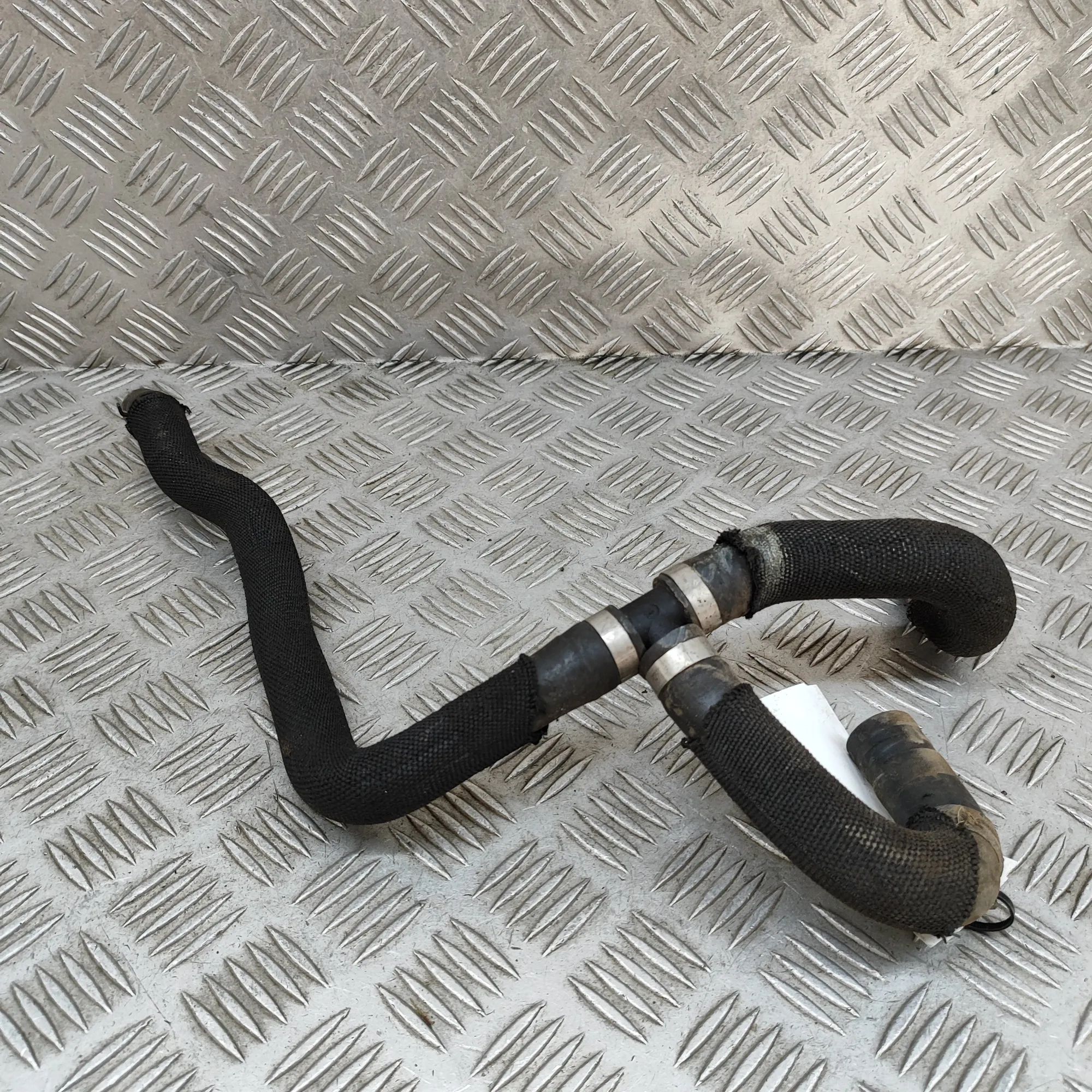 Porsche Cayenne Jäähdytysnesteletku Coolant hose — PORSCHE CAYENNE (9Y0/9Y3) (2018-...
