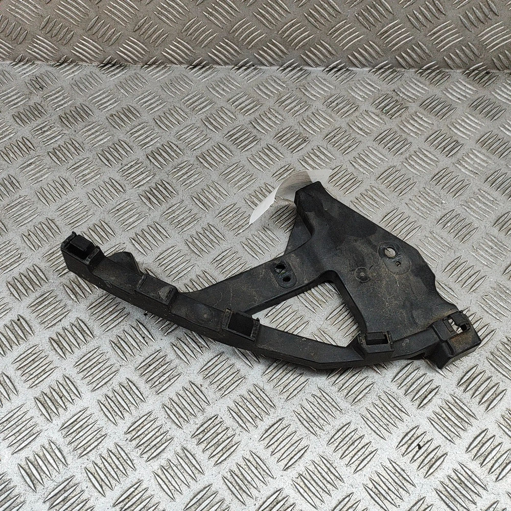 Honda Civic Front Right Bumper Bracket Front Right Bumper Bracket — HONDA CIVIC (X Hat...