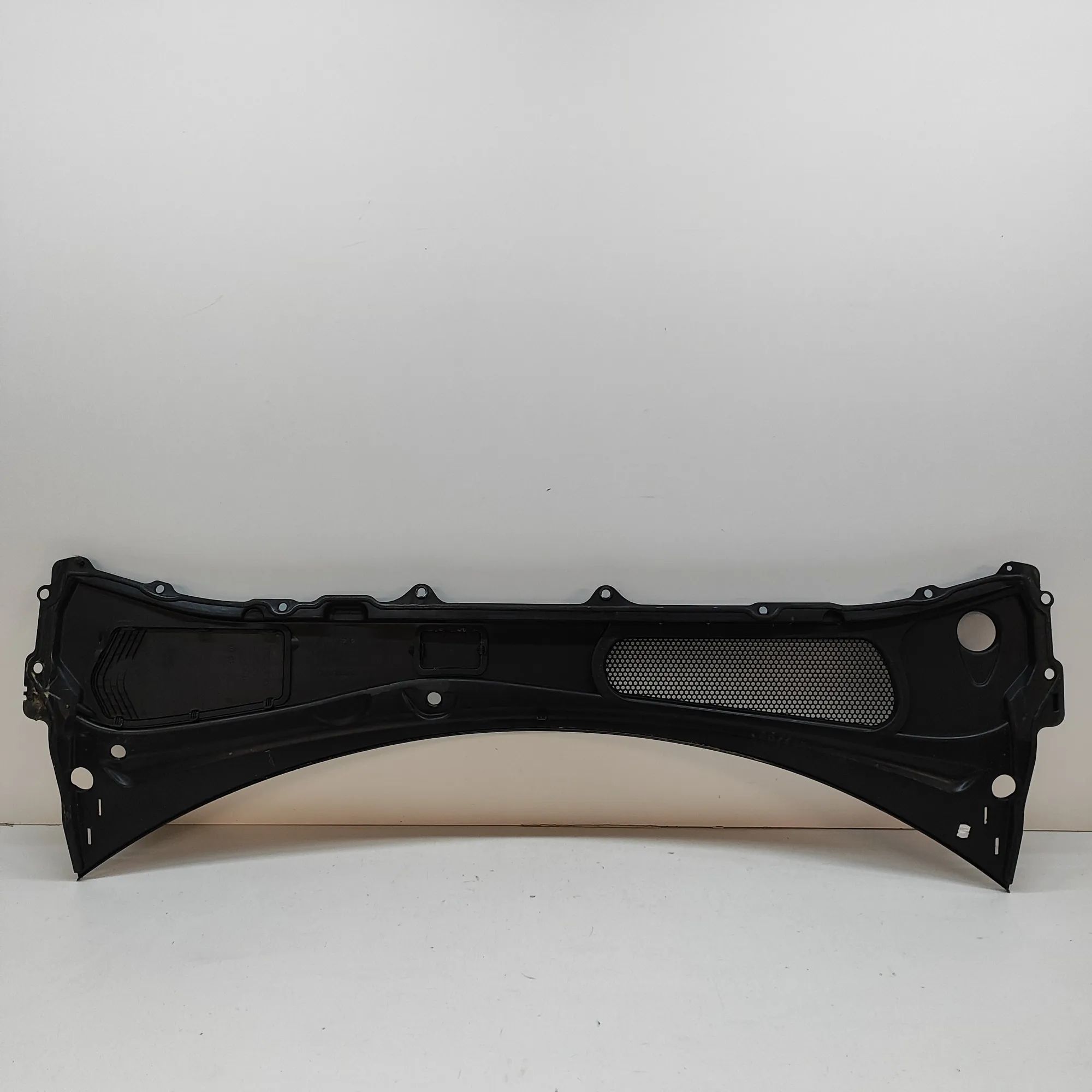 Volvo S90 Front Wiper Cowl Trim Front Wiper Cowl Trim — VOLVO S90 (II) (2016-.....