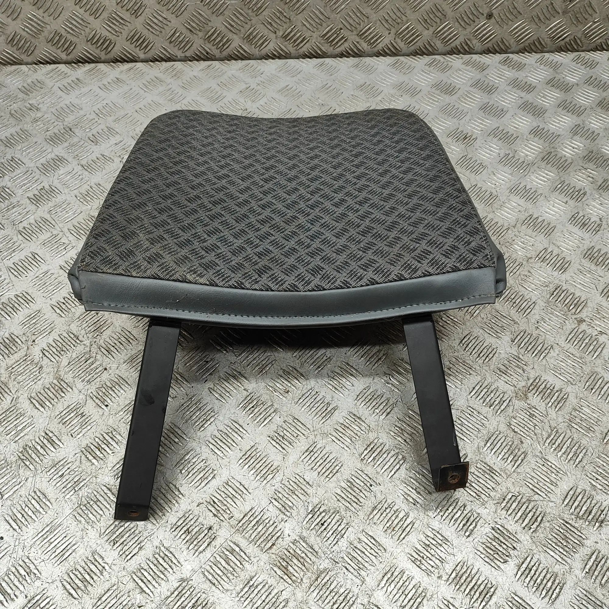 Land Rover Defender Заднее сиденье Rear seat — LAND ROVER DEFENDER (L315) (1987-20...