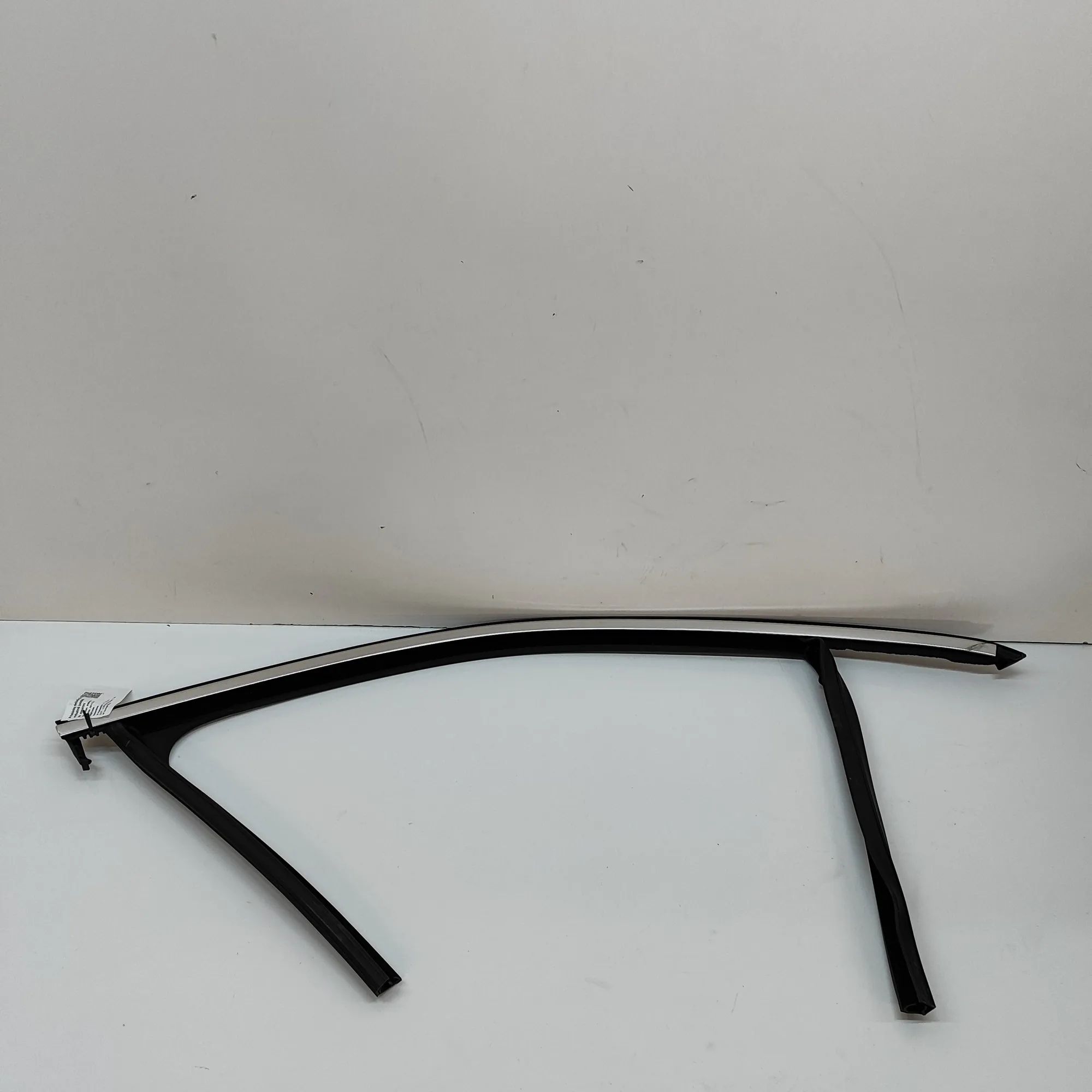 Volkswagen T-Roc Upper door trim strip — front right Upper door trim strip — front right — VW T-ROC ...