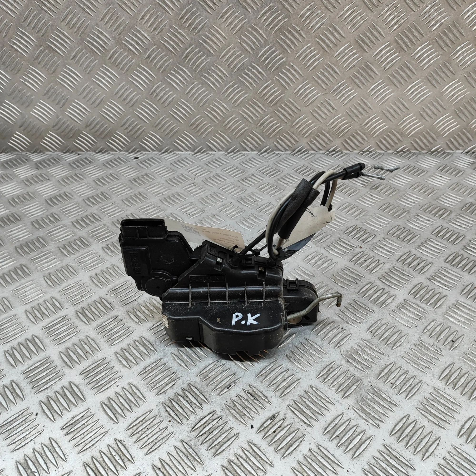 Hyundai H-1 Door lock — front left Door lock — front left — HYUNDAI H-1 (Cargo TQ)...