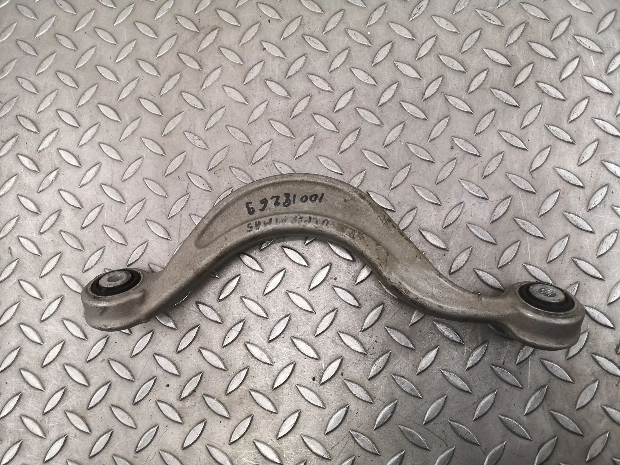 Porsche Taycan Control arm — rear left