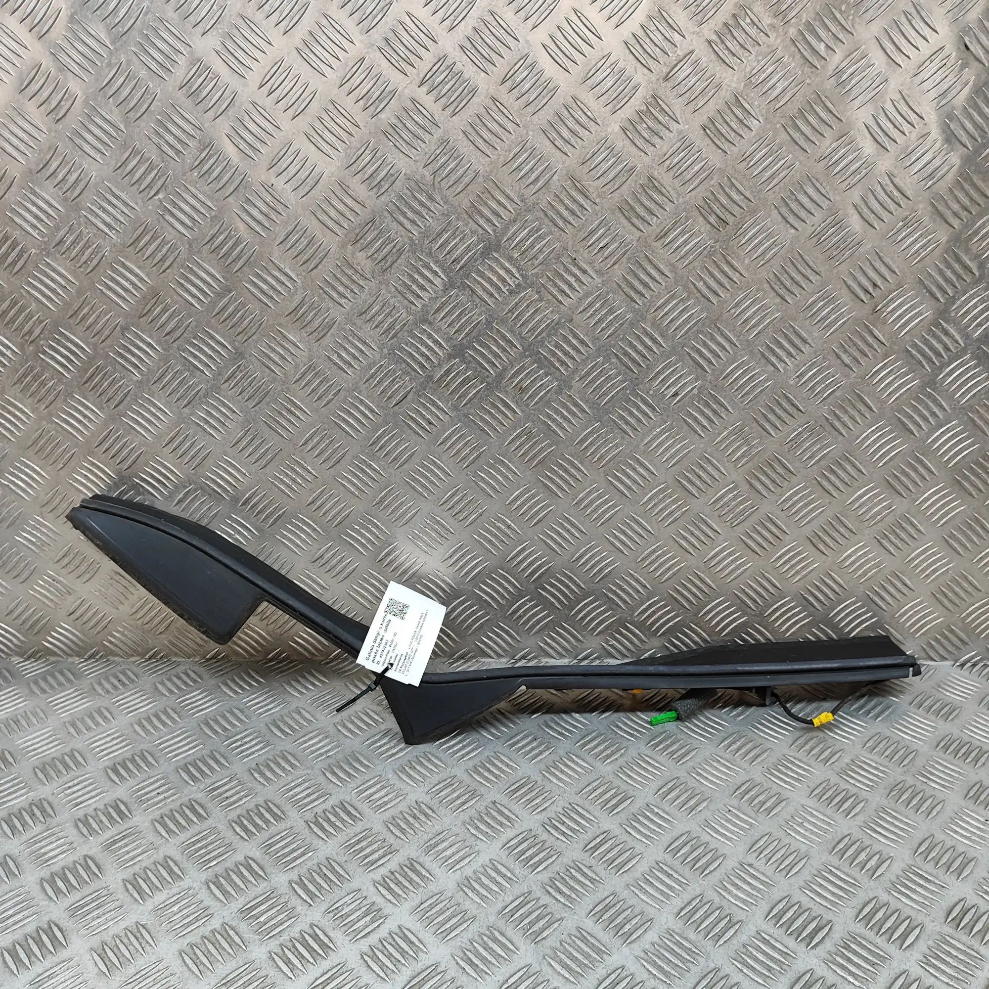 Land Rover Range Rover Velar Tailgate drip rail trim — left Tailgate drip rail trim — left — LAND ROVER RAN...