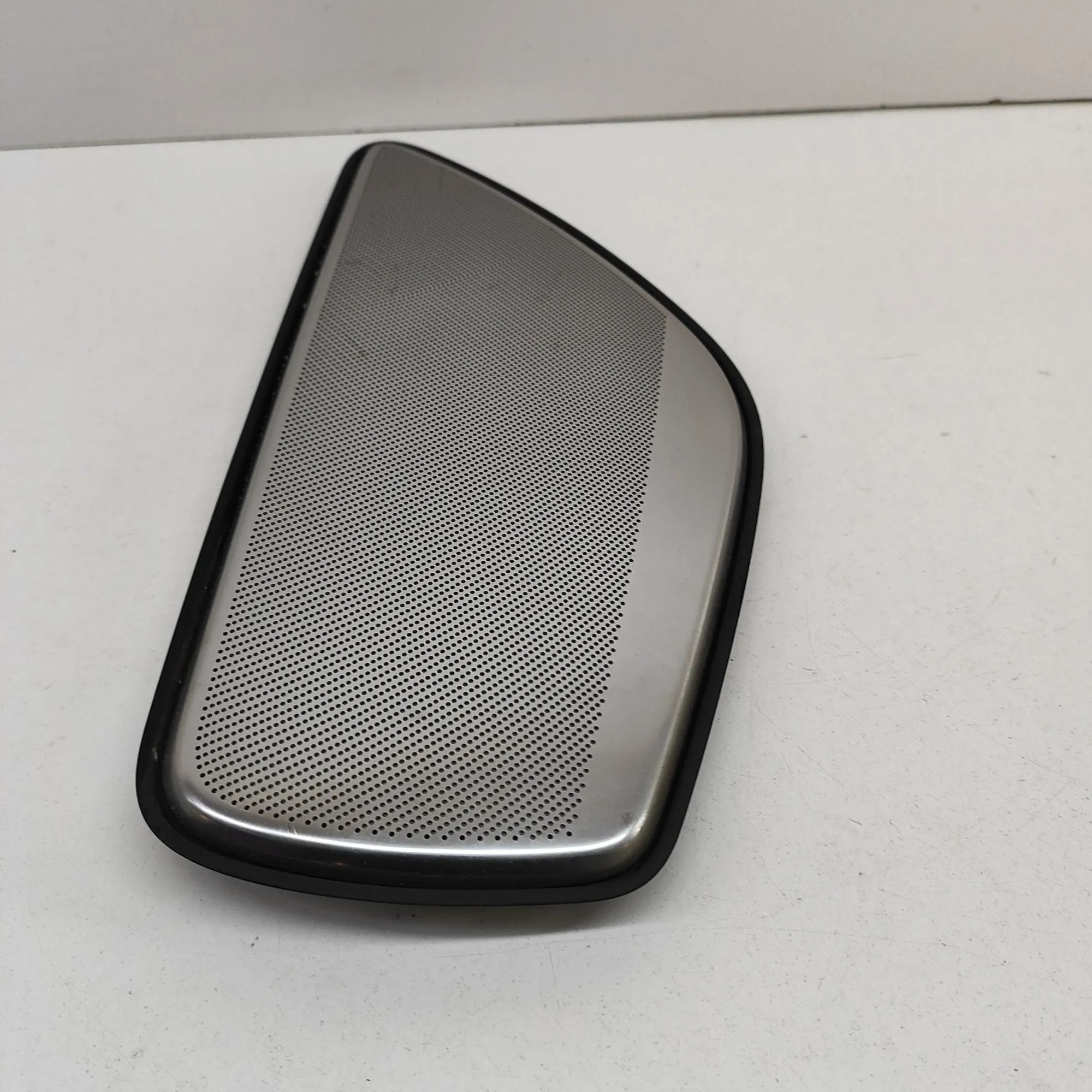 Audi A8 (D4) Speaker cover