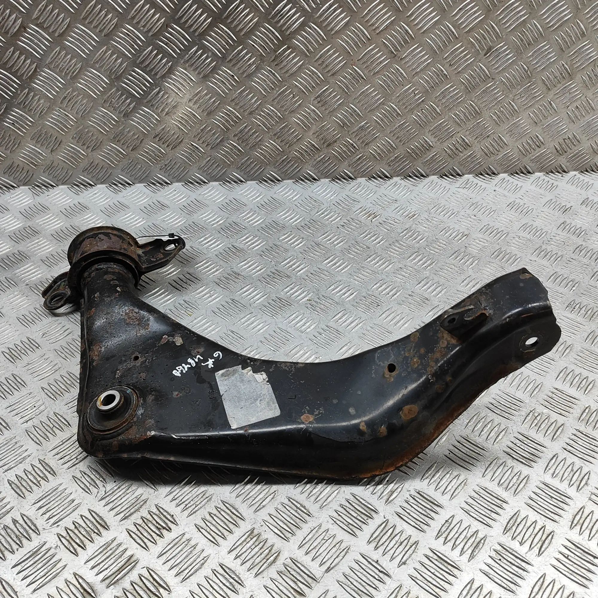 Chevrolet Camaro Control arm — rear left Control arm — rear left — CHEVROLET CAMARO (200...