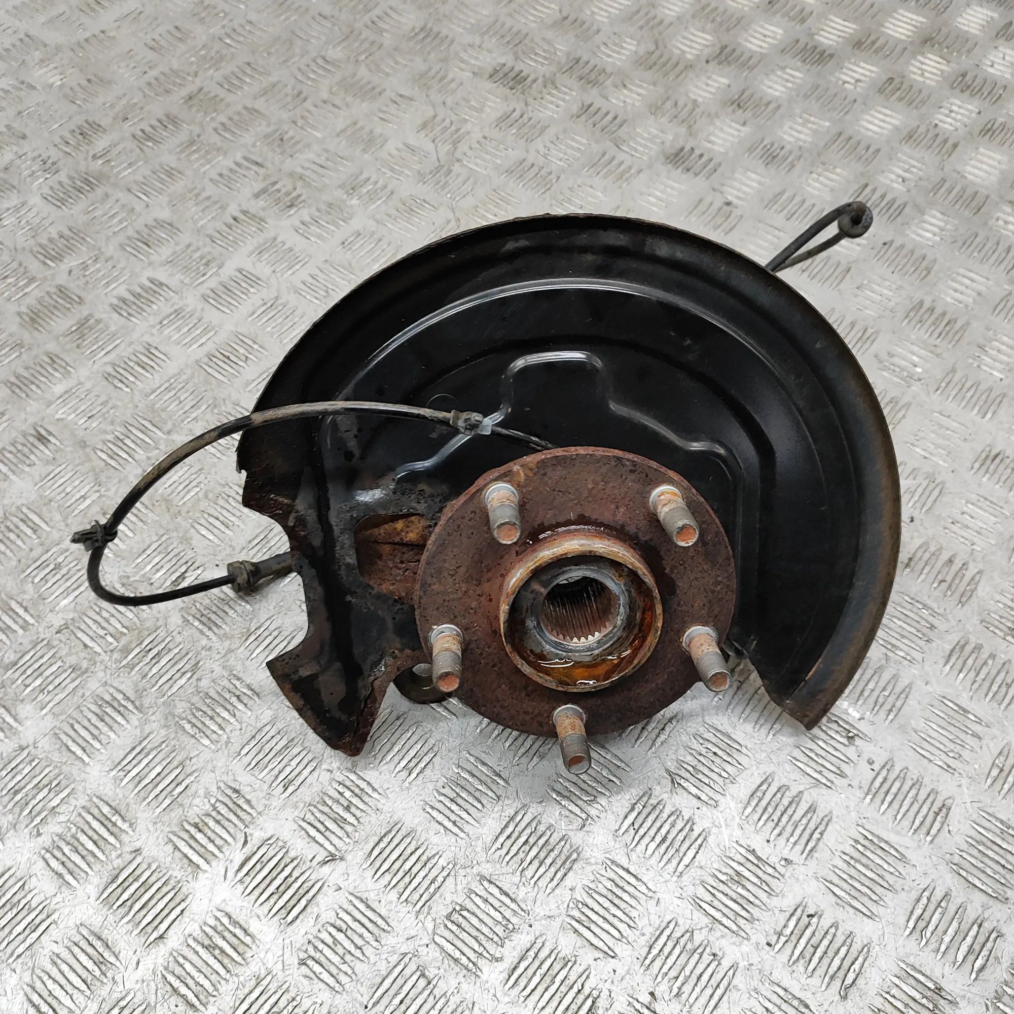 Nissan Leaf Front Right Wheel Hub Front Right Wheel Hub — NISSAN LEAF (ZE1) (2017...