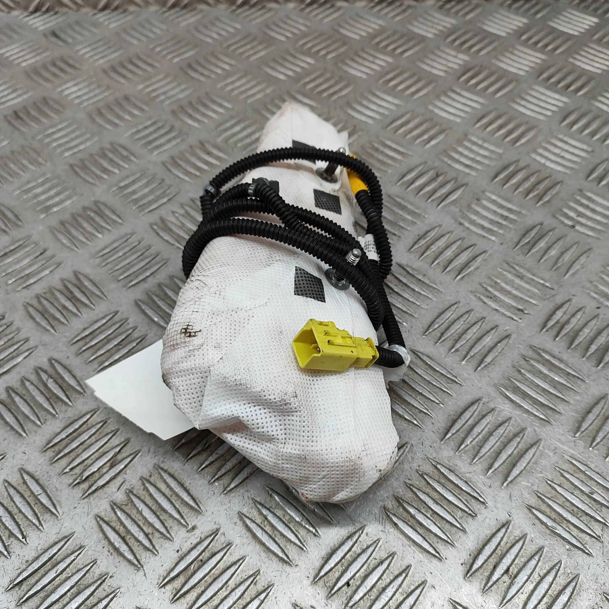 Nissan Leaf Seat airbag (SRS) — front left Seat airbag (SRS) — front left — NISSAN LEAF (Z...