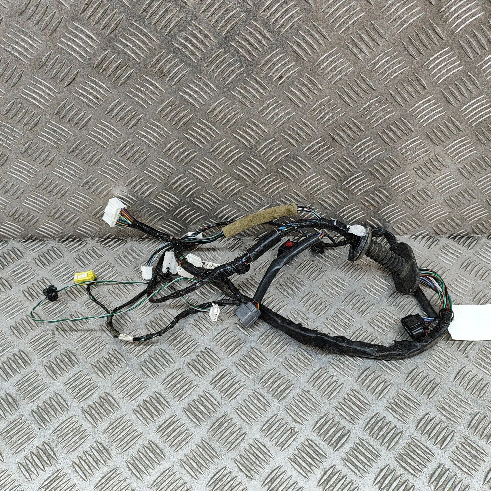 Isuzu D-Max Door wiring — front left Door wiring — front left — ISUZU D-MAX (II TFR,...