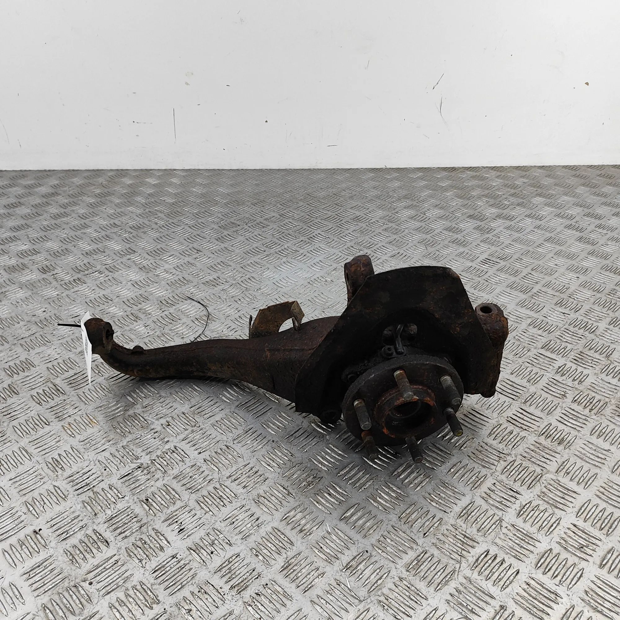 Nissan Pick Up / Navara / NP300 (D22) Front Right Wheel Hub Front Right Wheel Hub — NISSAN NP300 (NAVARA D4...
