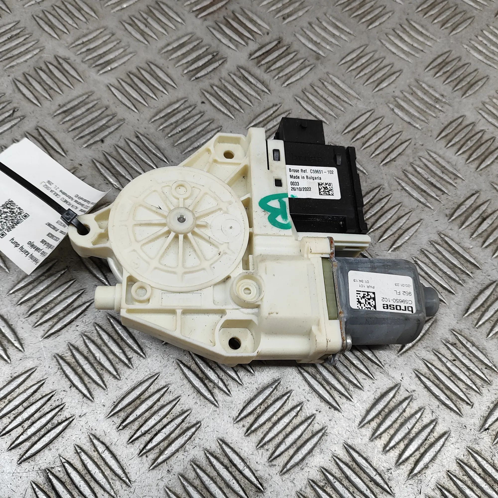 Alfa-Romeo Giulia (952) Door window regulator motor — front left Door window regulator motor — front left — ALFA...