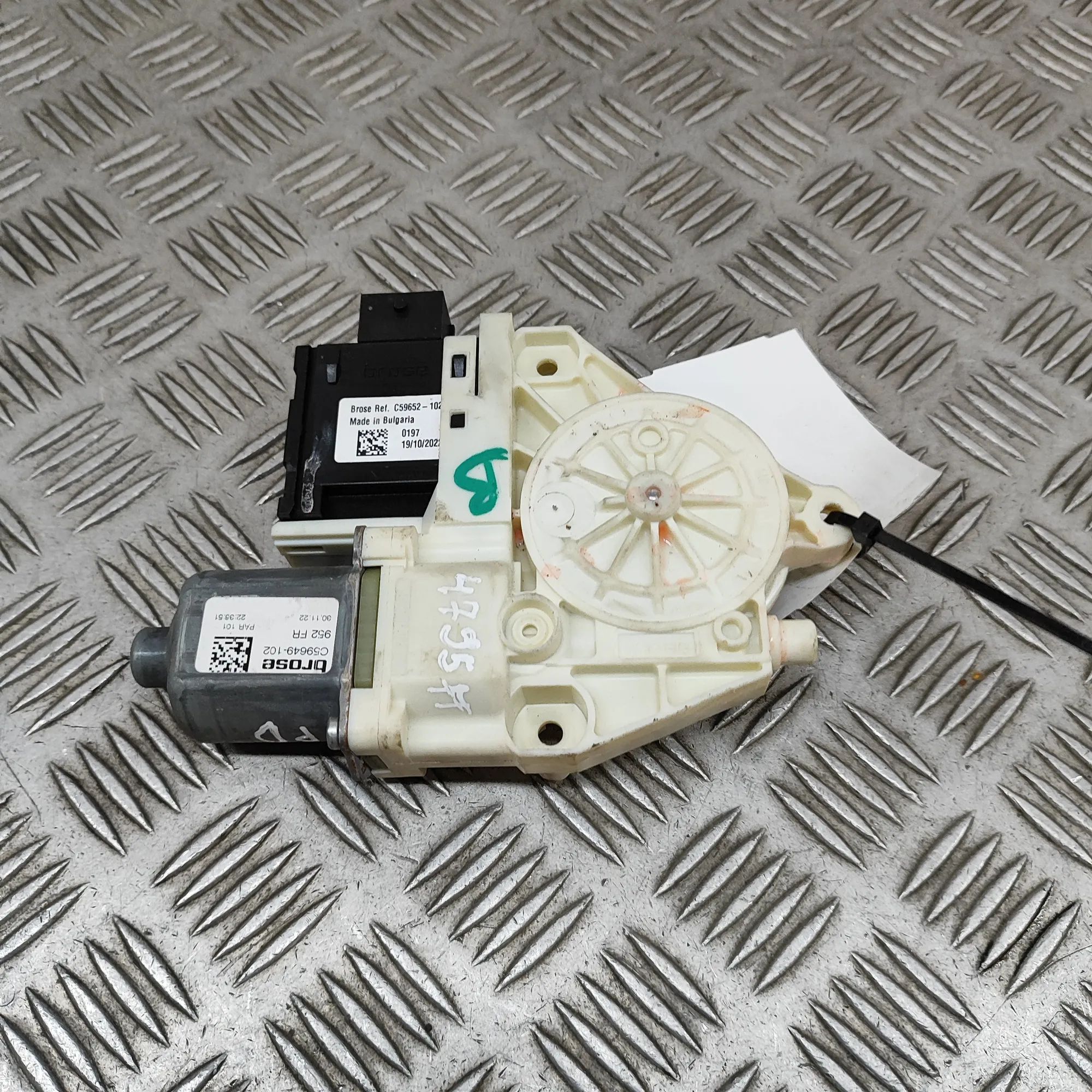 Alfa-Romeo Giulia (952) Window regulator motor — front right Window regulator motor — front right — ALFA ROM...