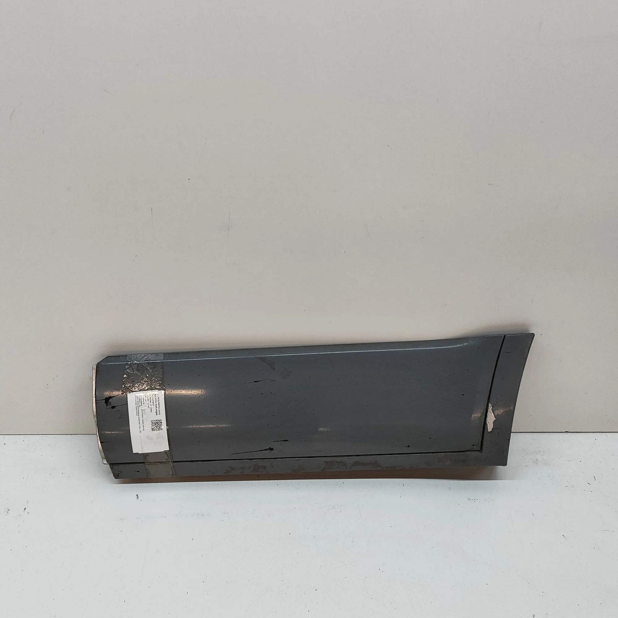 Land Rover Range Rover Evoque Lower door moulding — rear left Lower door moulding — rear left — LAND ROVER RA...