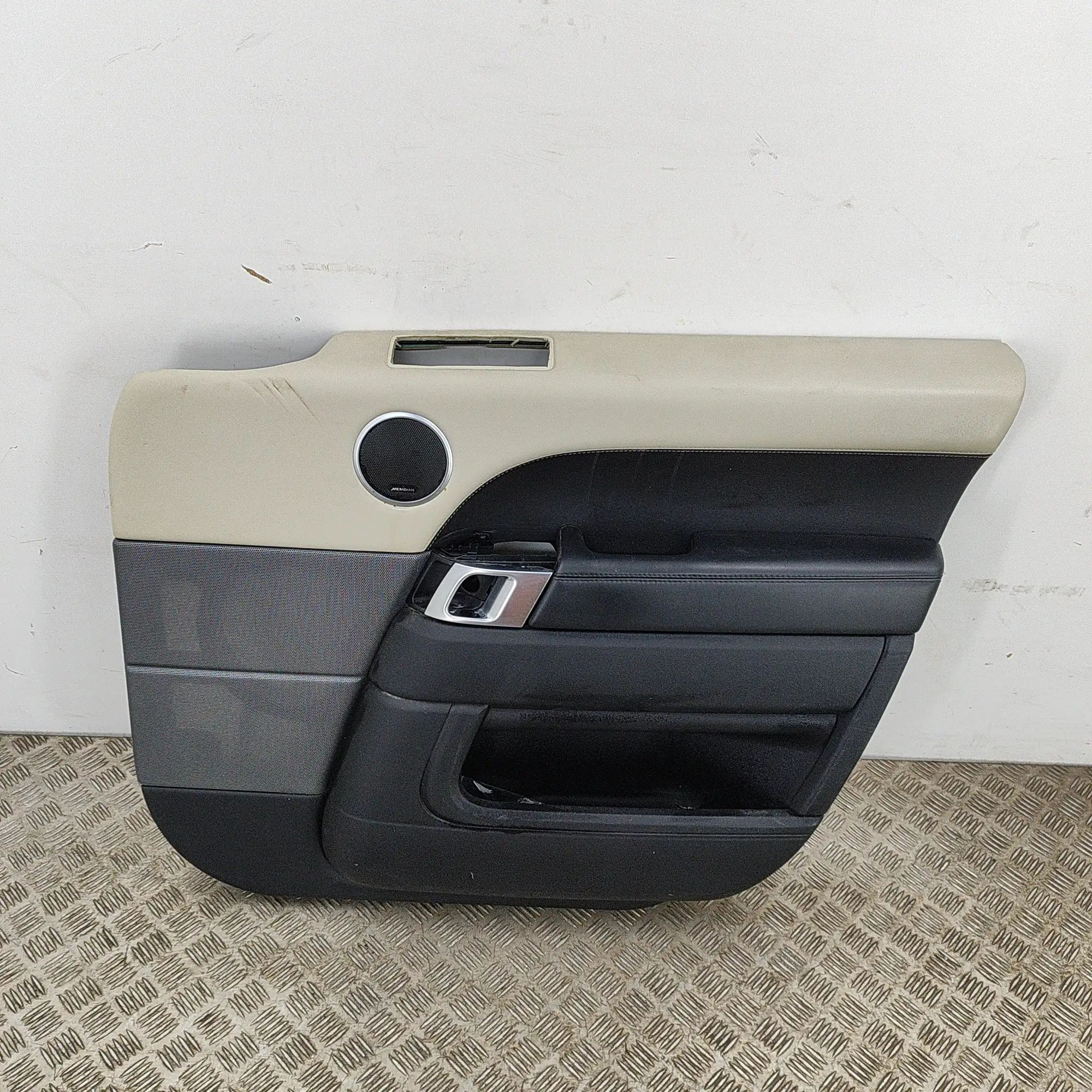 Land Rover Range Rover Sport (L494) Front Right Door Panel Front Right Door Panel — LAND ROVER RANGE ROVER...