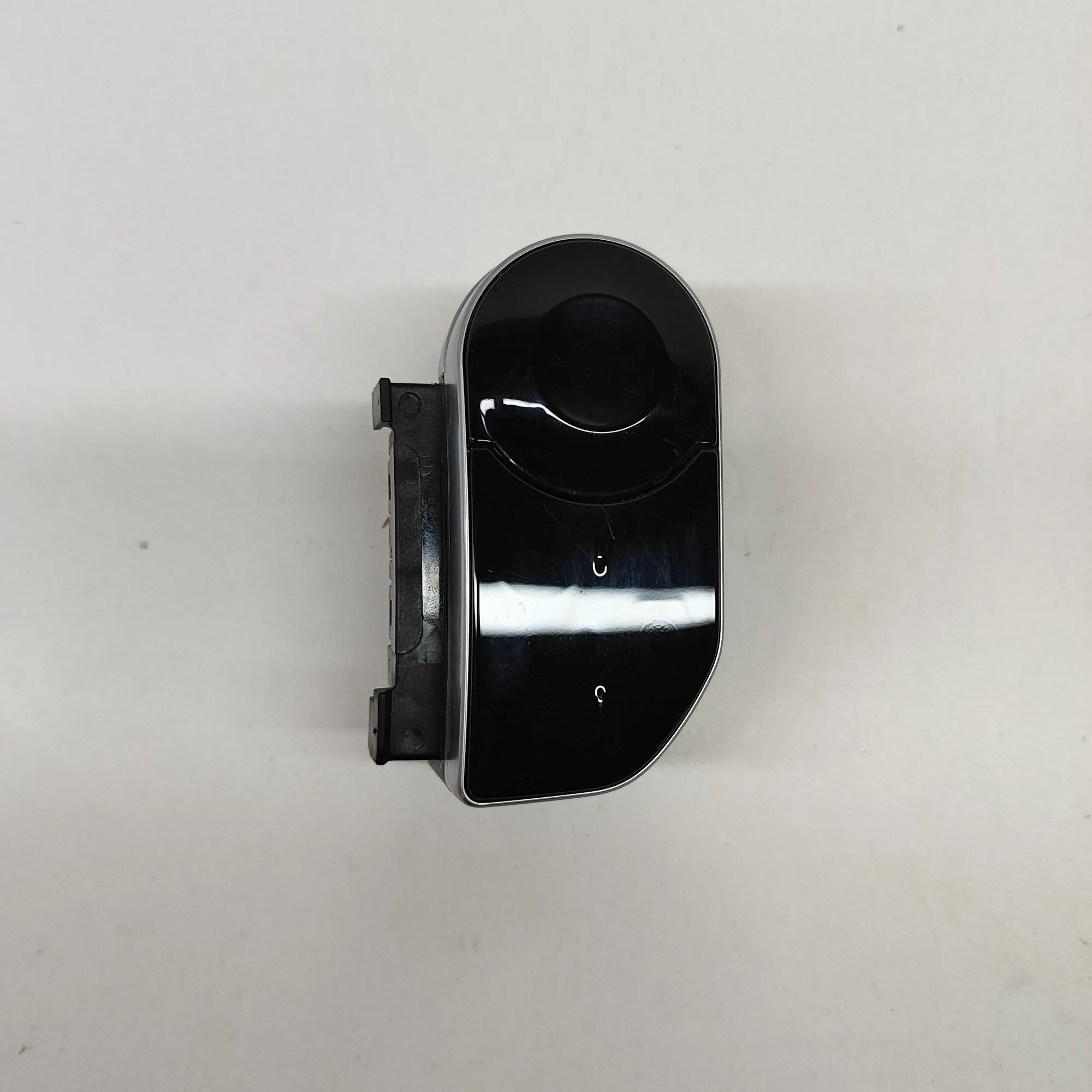 Land Rover Range Rover Velar Steering Wheel Button Switches Steering Wheel Button Switches — LAND ROVER RAN...