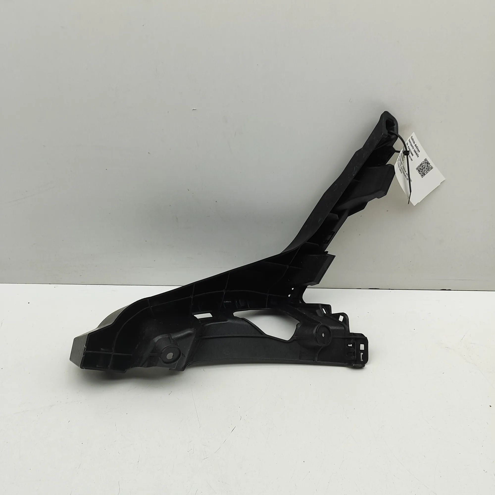 Porsche Macan (XAB) Rear Right Bumper Bracket Rear Right Bumper Bracket — PORSCHE MACAN (XAB)...