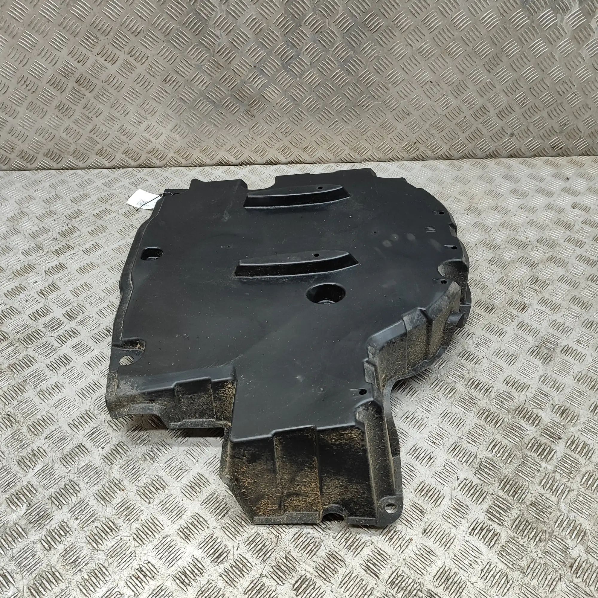Toyota Yaris Rear Middle Underbody Cover Rear Middle Underbody Cover — TOYOTA YARIS (_P2...