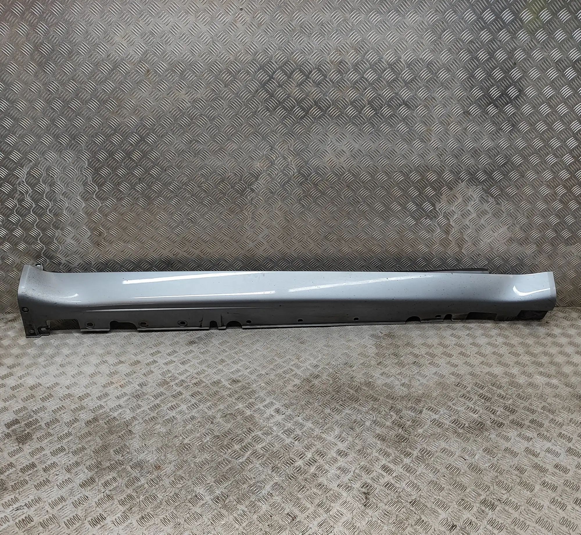 BMW X5 (E70) Right Side Plastic Sideskirt Cover Right Side Plastic Sideskirt Cover — BMW X5 (E7...