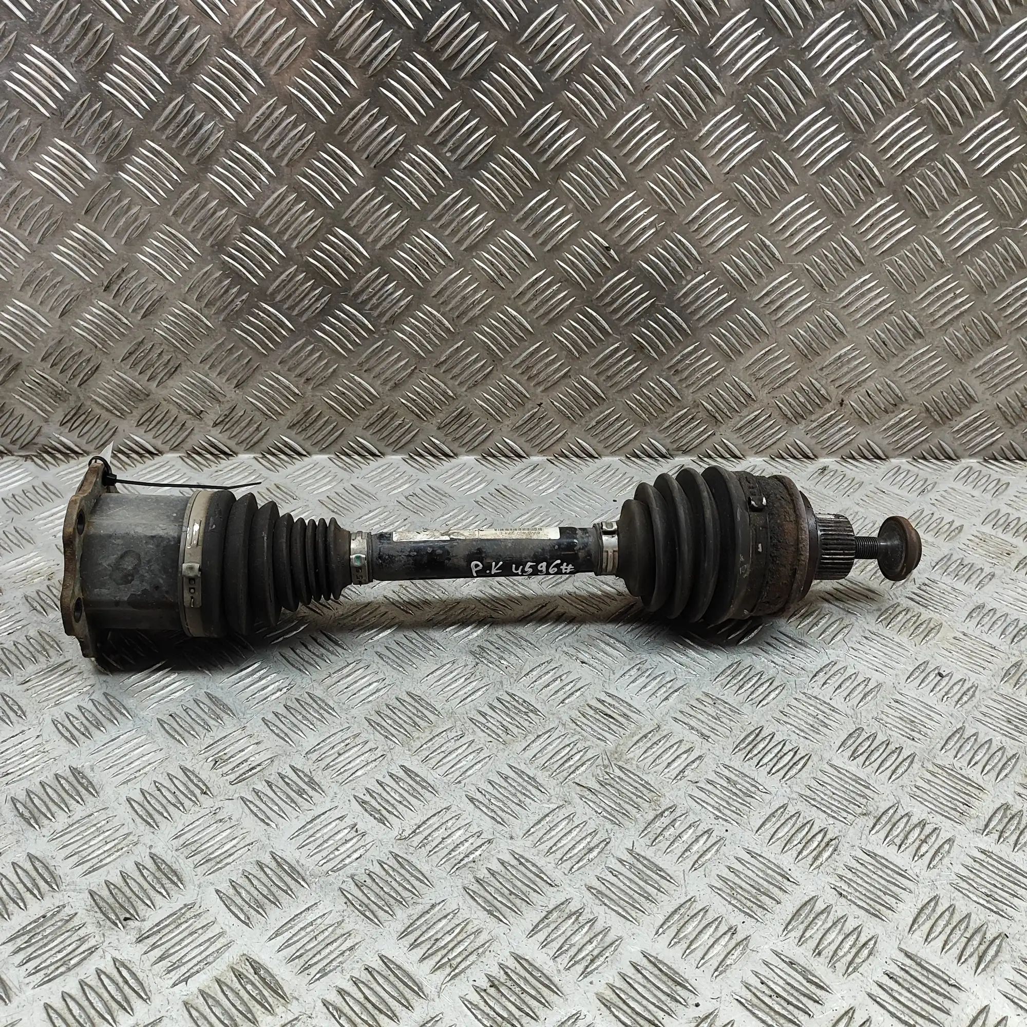 Audi A4 (B8) Front Left Driveshaft Front Left Driveshaft — AUDI A4 (Avant 8W5, B9)...