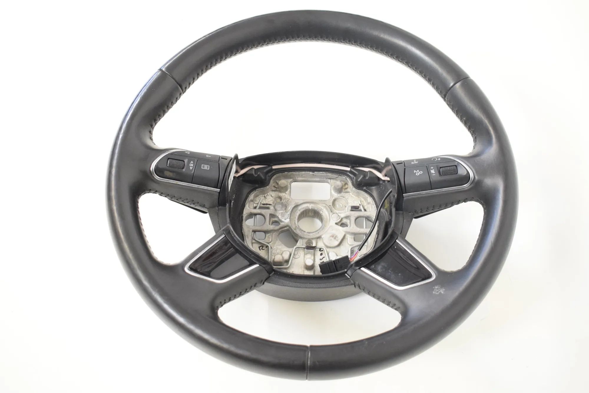 Audi A8 (D4) steering wheel