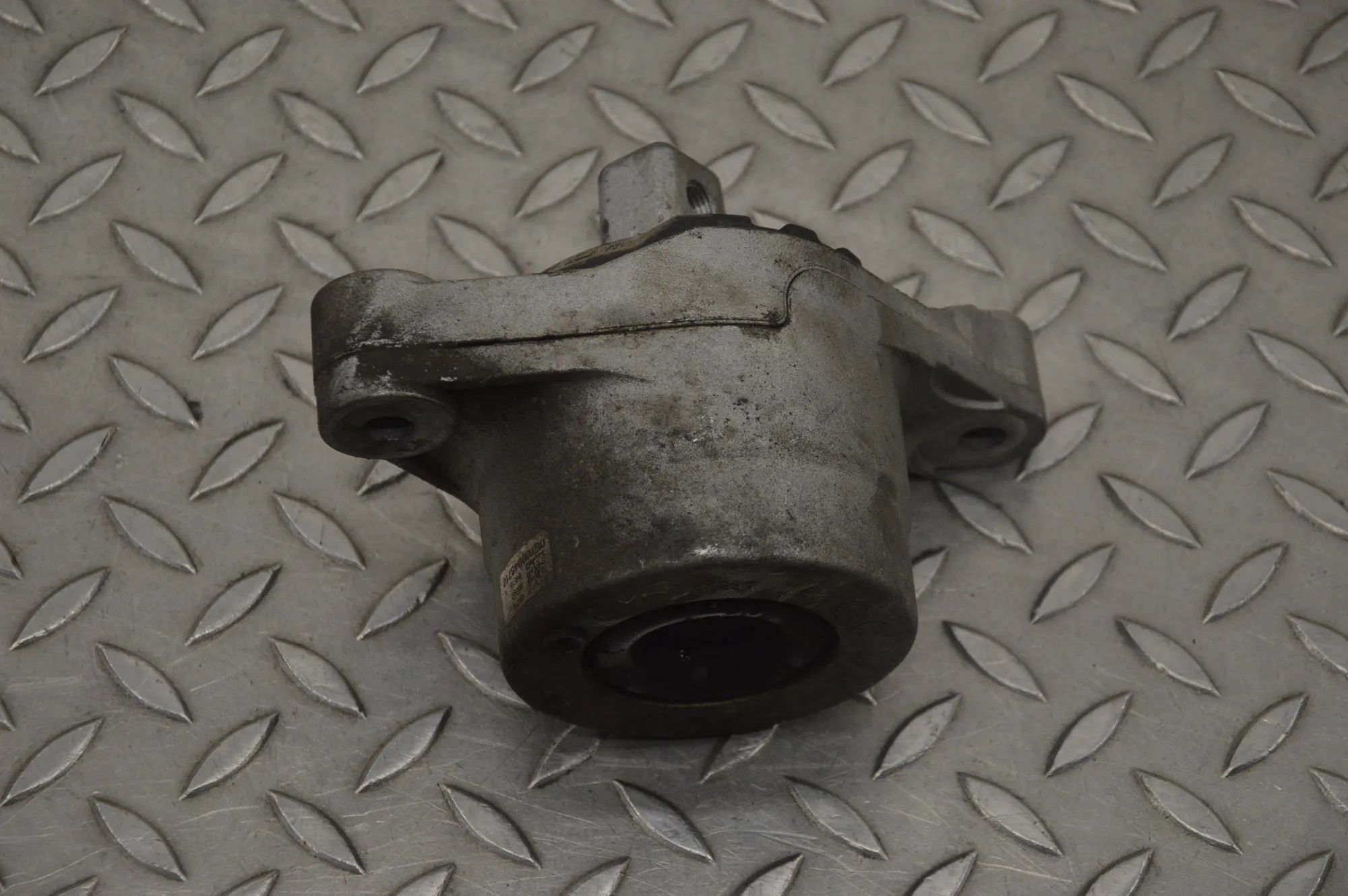 Maserati Ghibli Right Side Engine Mount Right Side Engine Mount — MASERATI GHIBLI (M157...