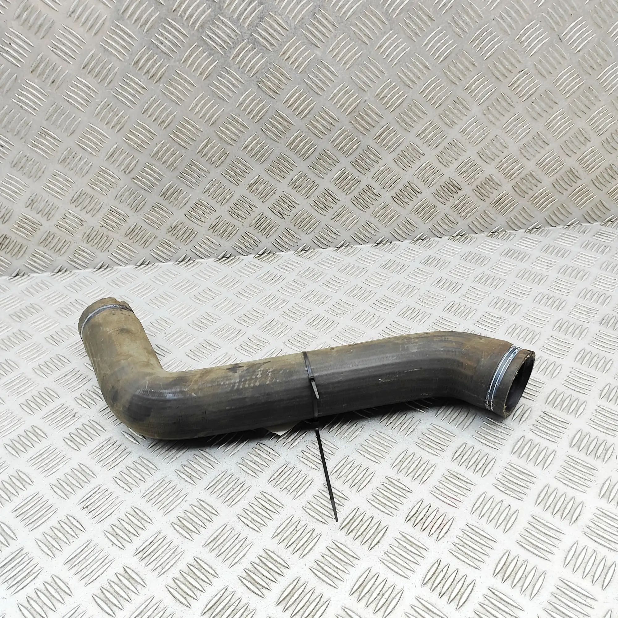 Iveco Daily Intercooler Hose Pipe Intercooler Hose Pipe — IVECO DAILY (VI Flatbed...