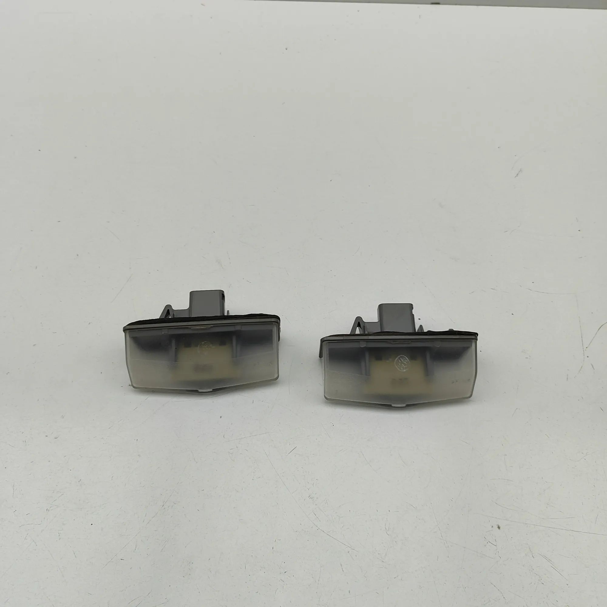 Lexus NX License plate lights License plate lights — LEXUS NX (II _A2_, _H2_)...