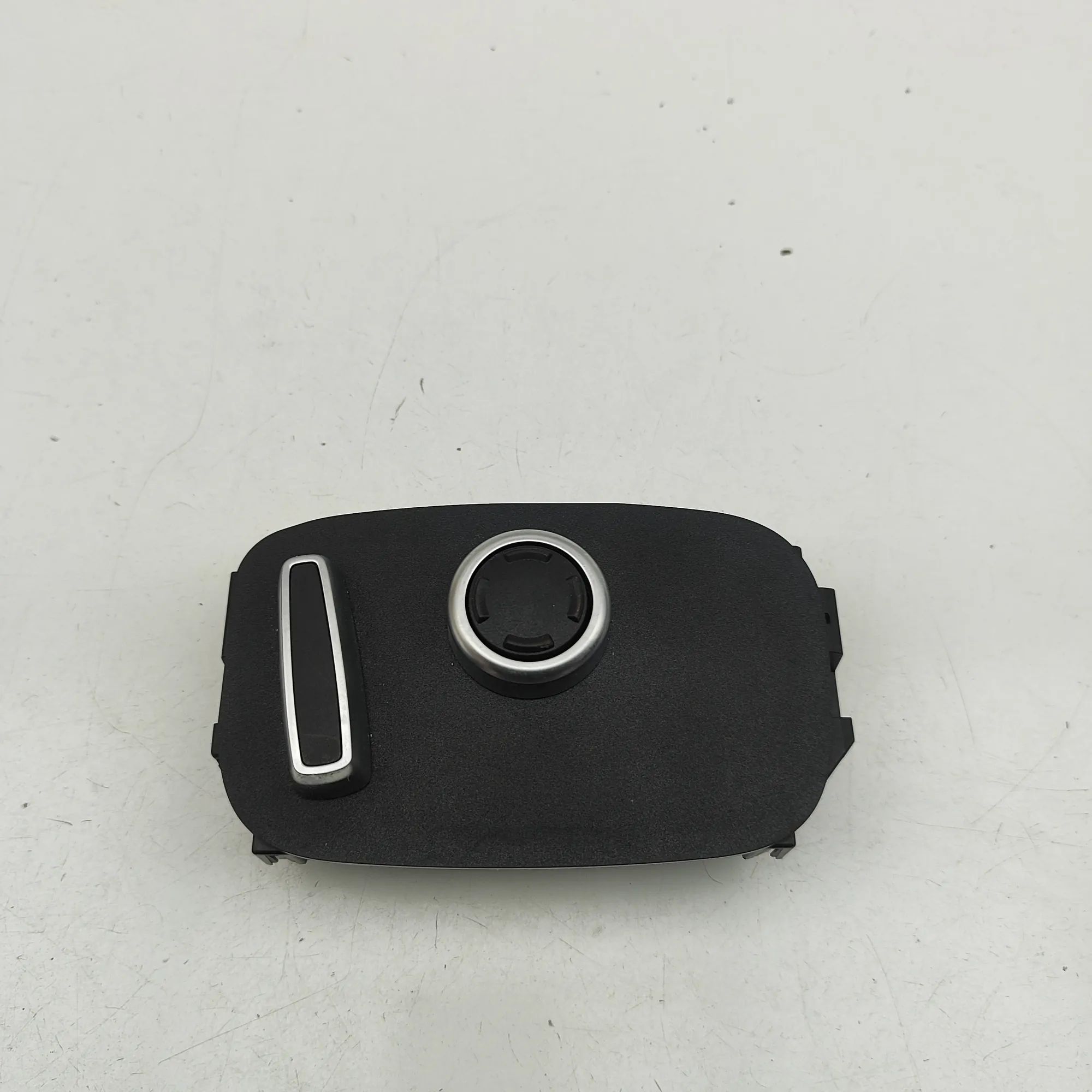 Land Rover Range Rover (L405) Right Seat Control Buttons Right Seat Control Buttons — LAND ROVER RANGE R...