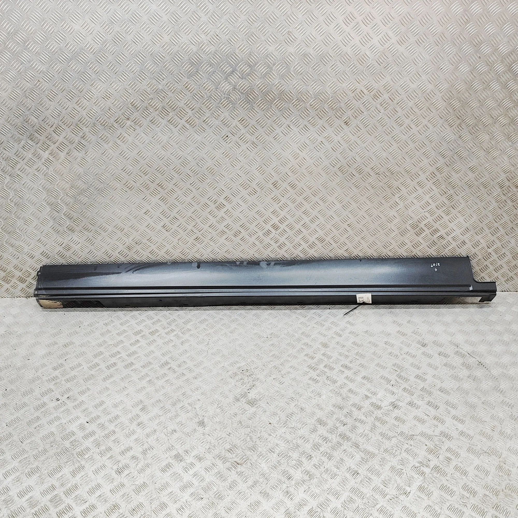 Land Rover Discovery Right Side Plastic Sideskirt Cover Right Side Plastic Sideskirt Cover — LAND ROVER...