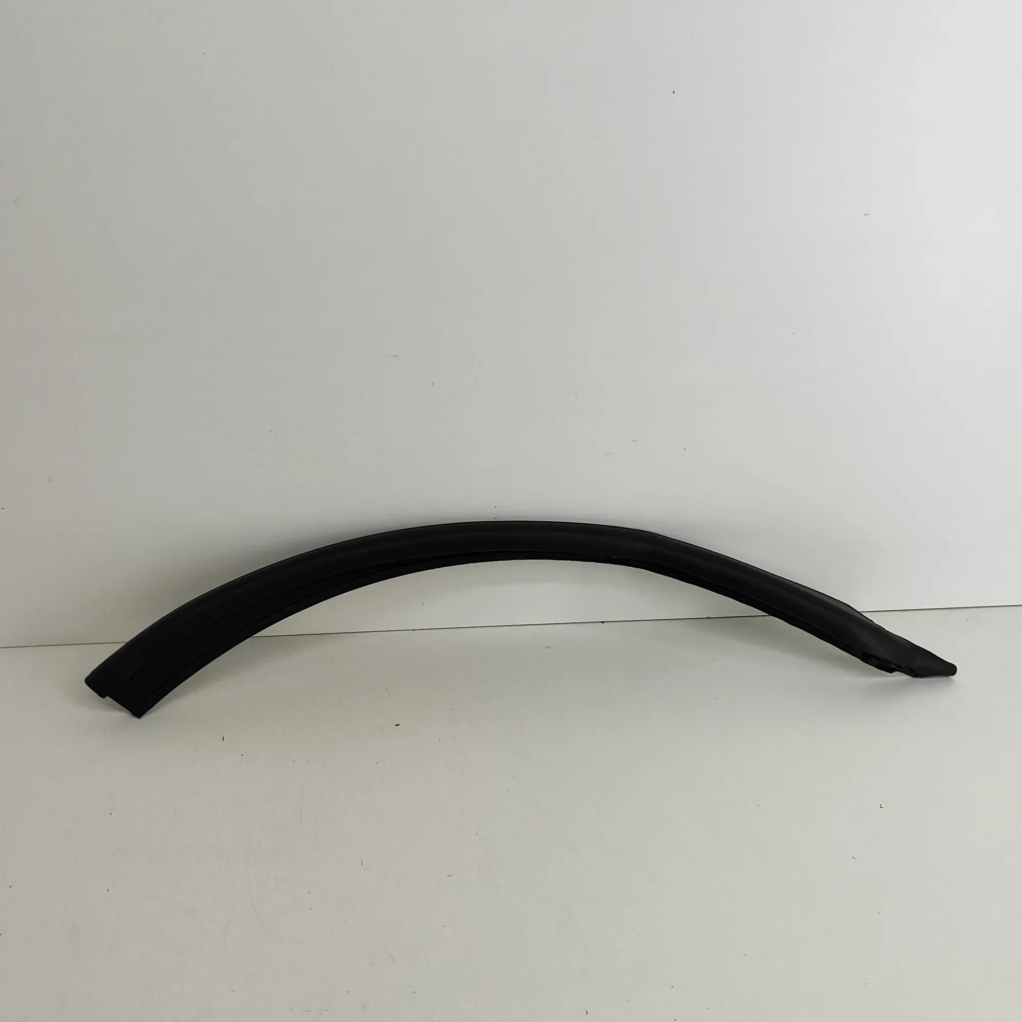 Land Rover Discovery Door rubber seal — rear left Door rubber seal — rear left — LAND ROVER DISCO...