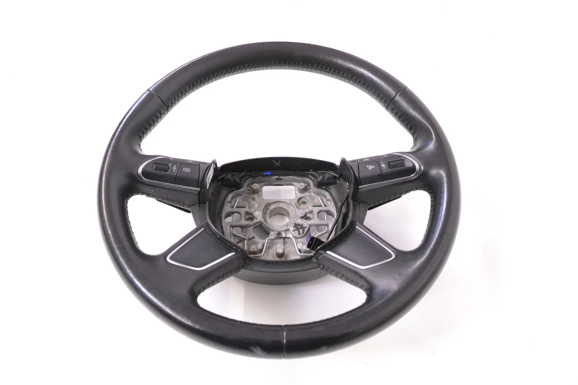 Audi A8 (D4) steering wheel