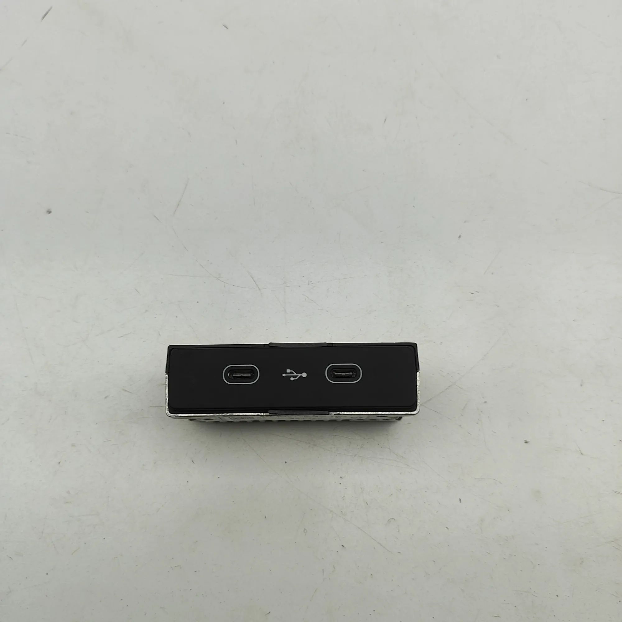 Porsche Macan (XAB) USB USB — PORSCHE MACAN (XAB) (2024-...) — 95C03570...