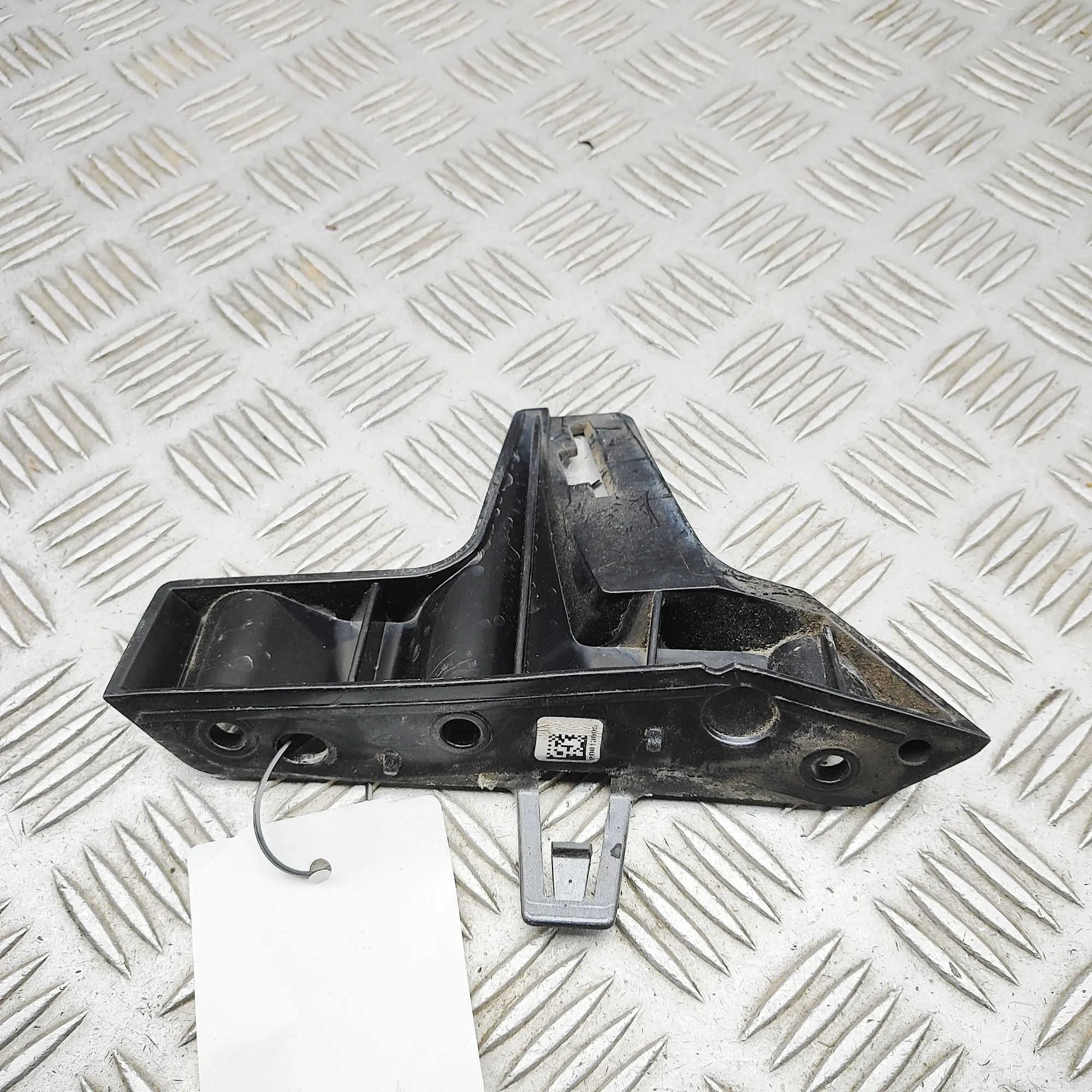 Land Rover Range Rover Velar Front Right Bumper Bracket Front Right Bumper Bracket — LAND ROVER RANGE R...