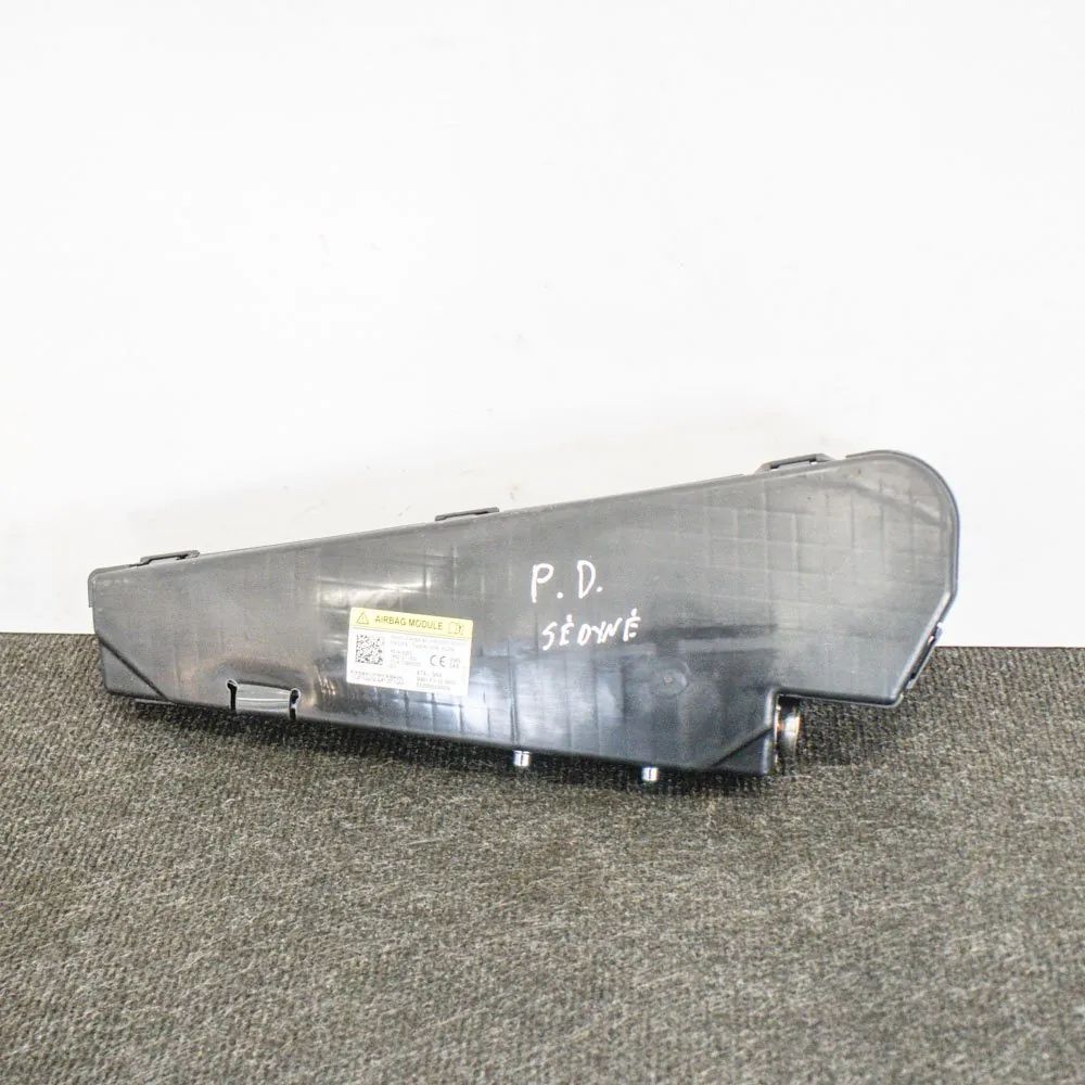 Volvo V40 Seat airbag (SRS) — front right Seat airbag (SRS) — front right — VOLVO V40 (Ha...