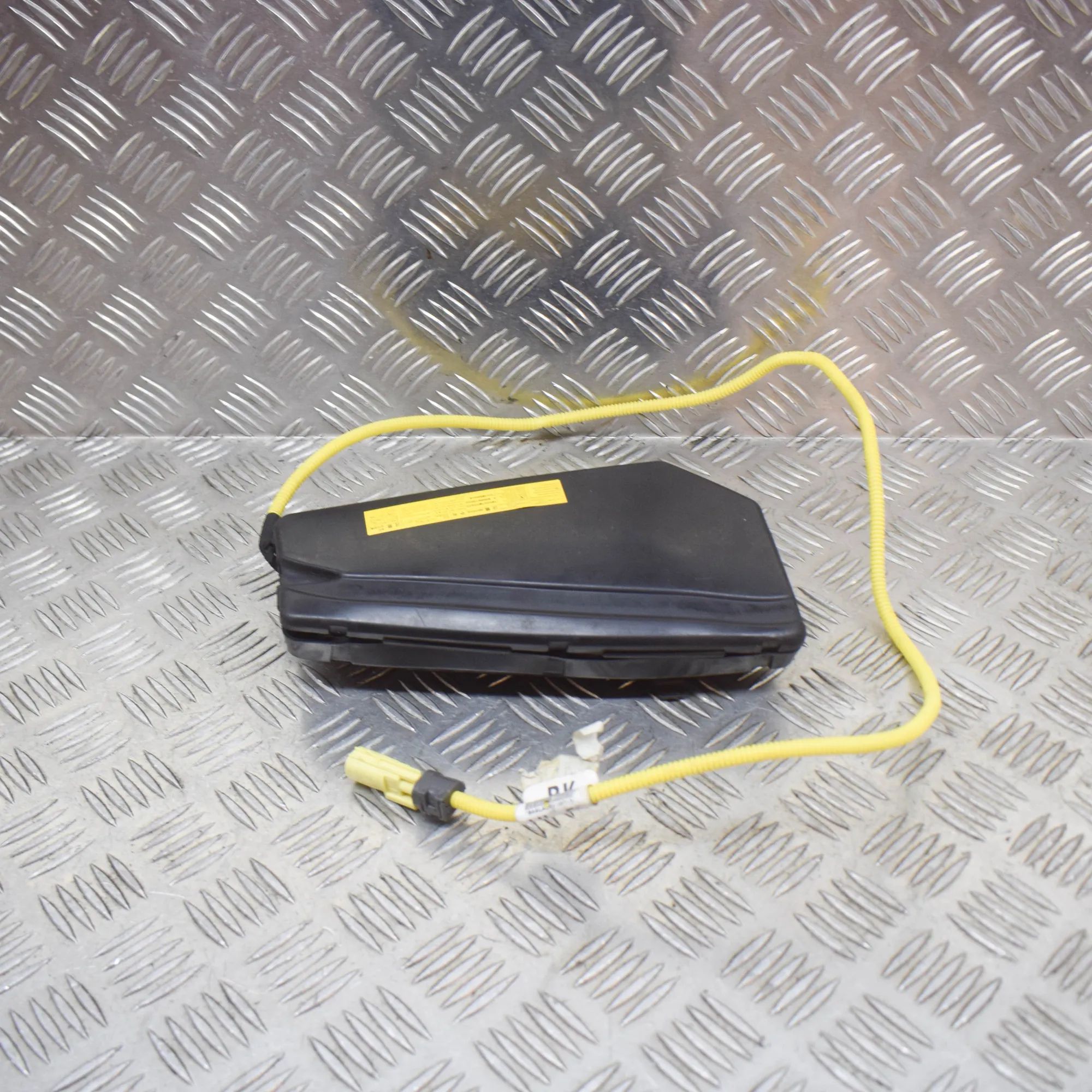 Hyundai Genesis Coupe Seat airbag (SRS) — front left Seat airbag (SRS) — front left — HYUNDAI GENESI...