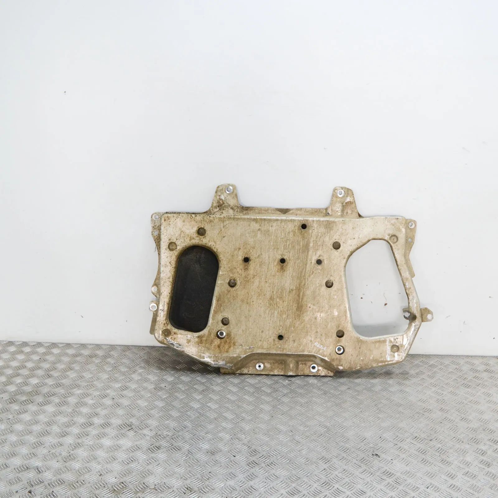 Land Rover Discovery Крышка двигателя (пластик) Engine cover — LAND ROVER DISCOVERY (V L462) (2...