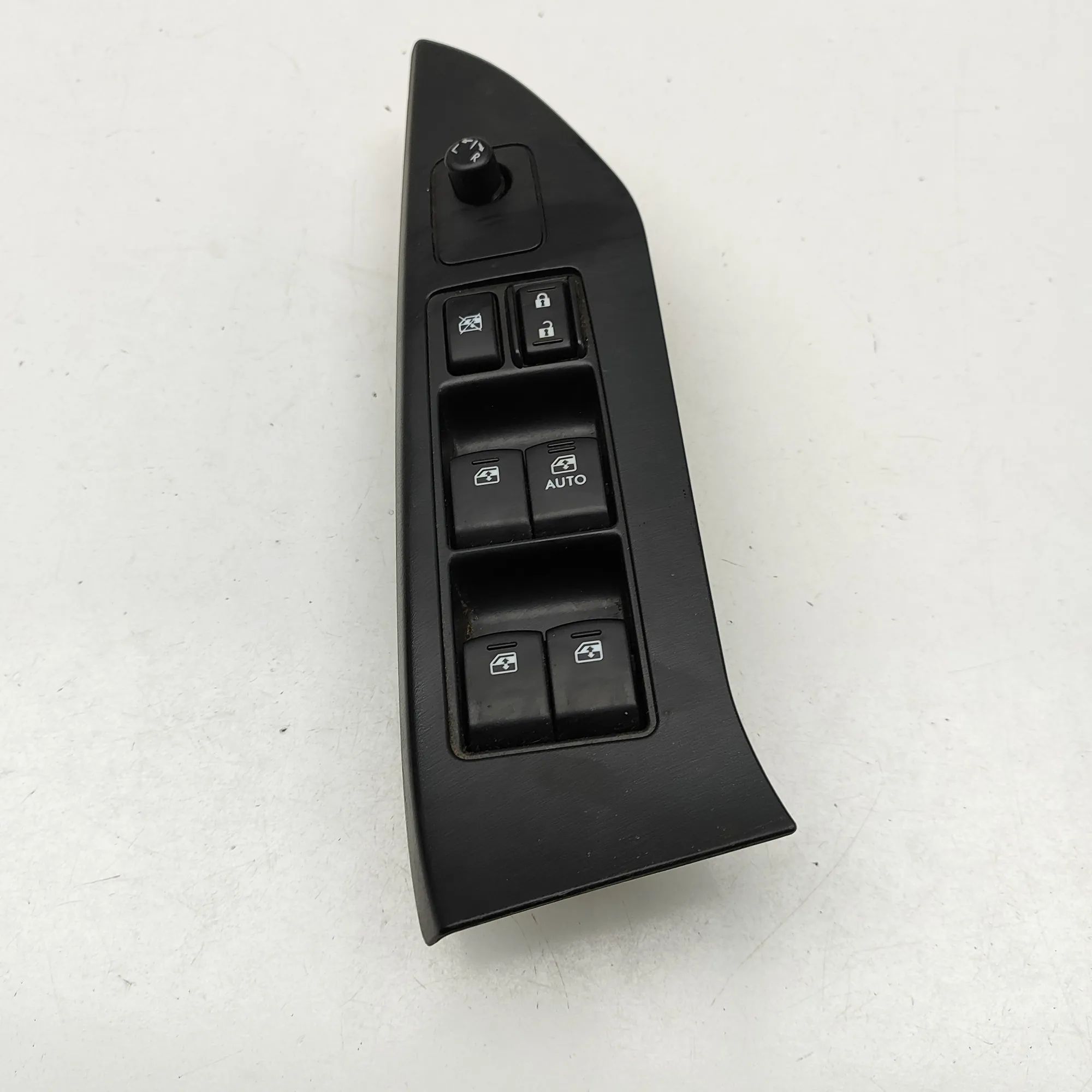 Subaru Forester Door window switch — front right Door window switch — front right — SUBARU FORES...