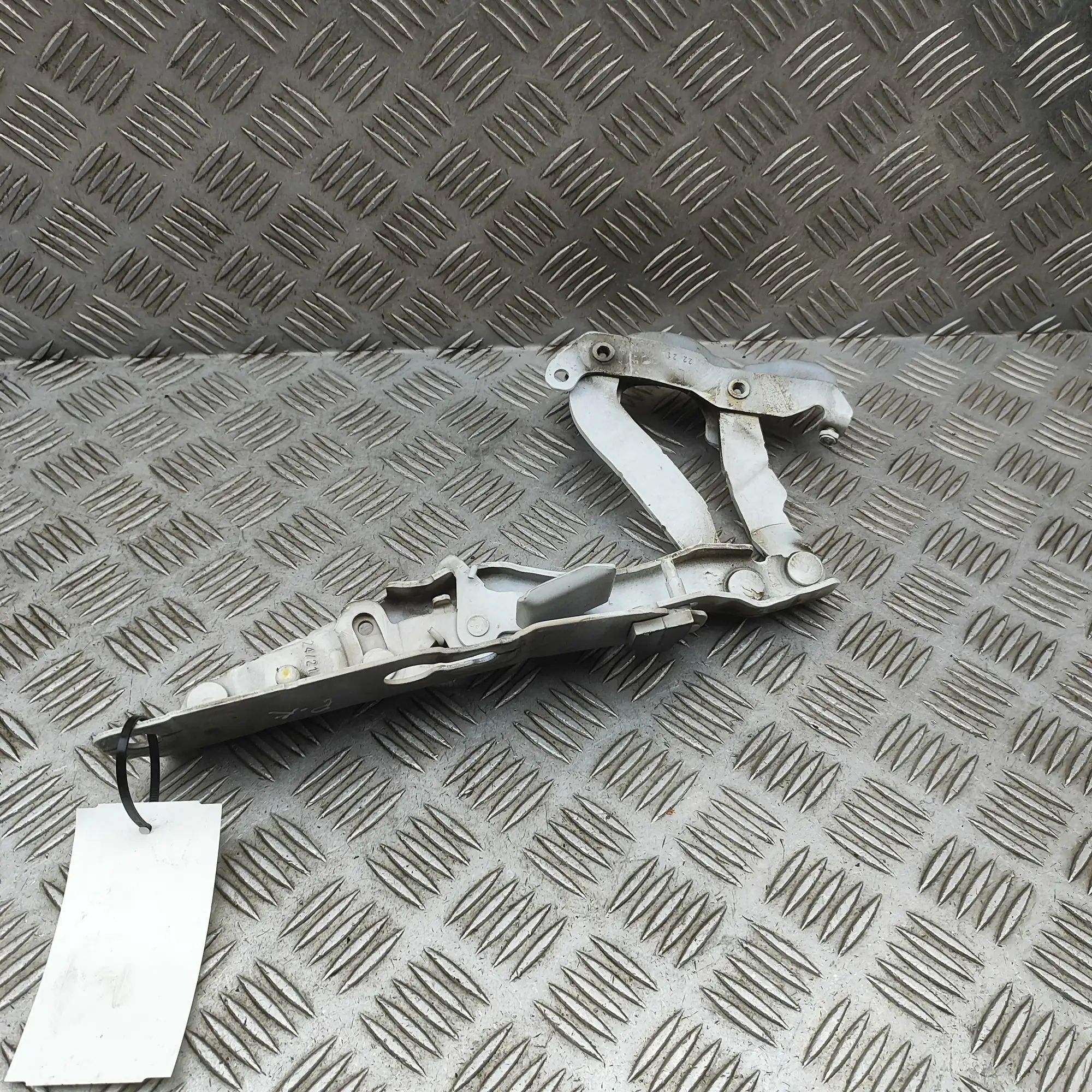 Volvo V60 Bonnet hinge — front left Bonnet hinge — front left — VOLVO V60 (II 225, ...