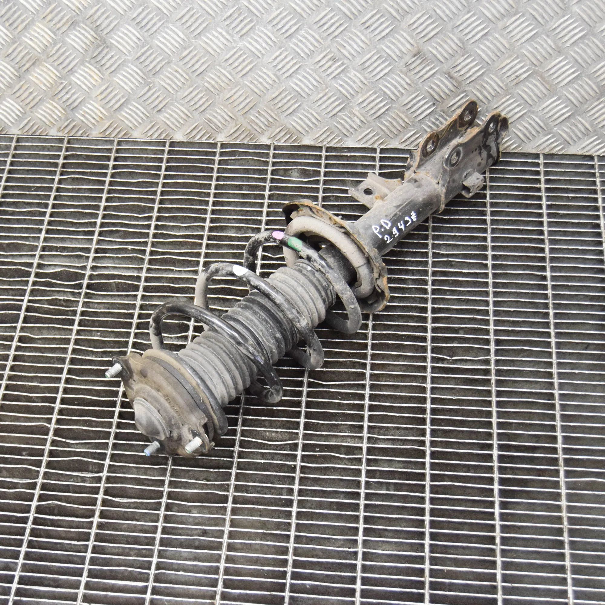 Hyundai Tucson Shock absorber — front right Shock absorber — front right — HYUNDAI TUCSON (...