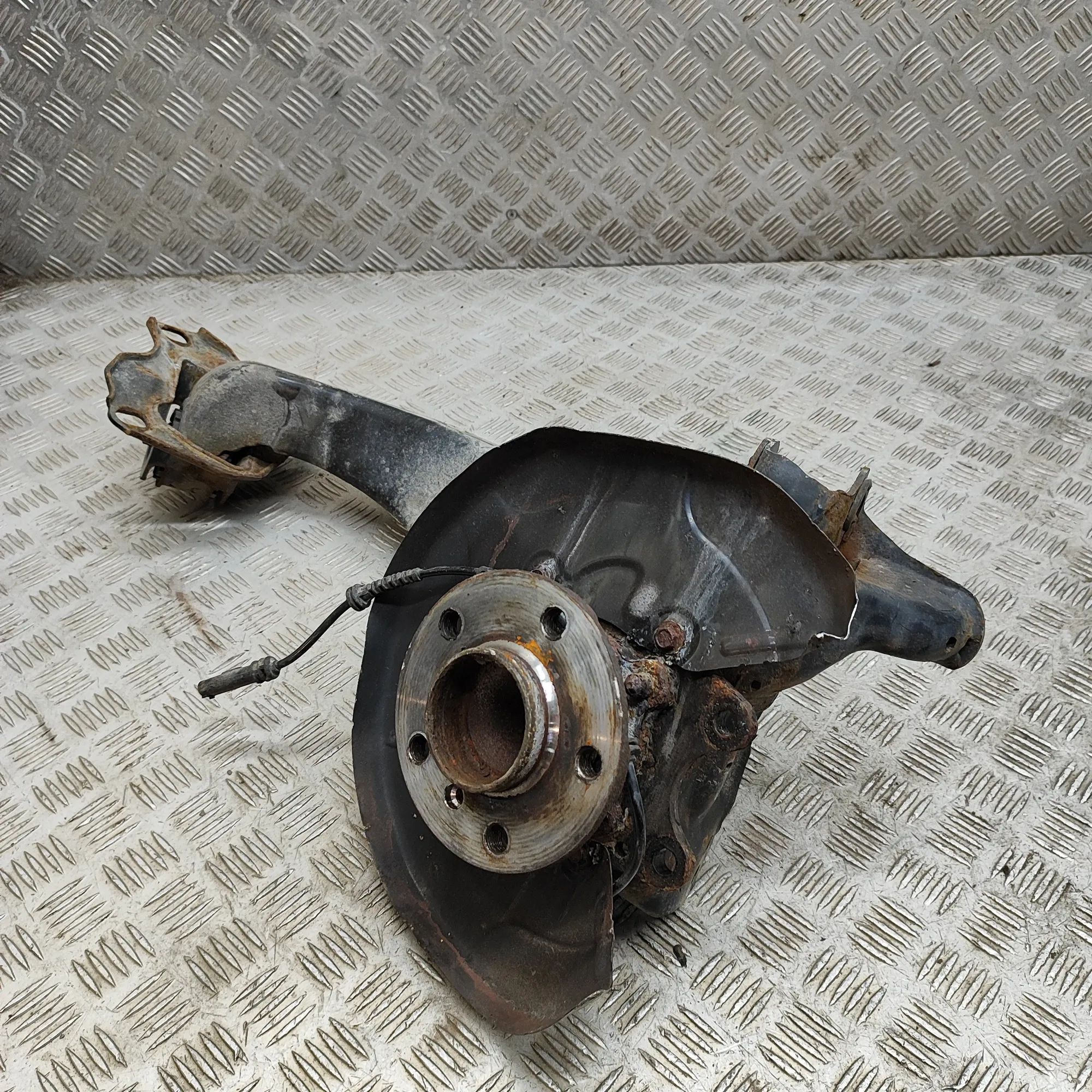 Mini One, Cooper (F55 / F56 / F57) Rear Right Wheel Hub Rear Right Wheel Hub — MINI COOPER (F55) (2014-...
