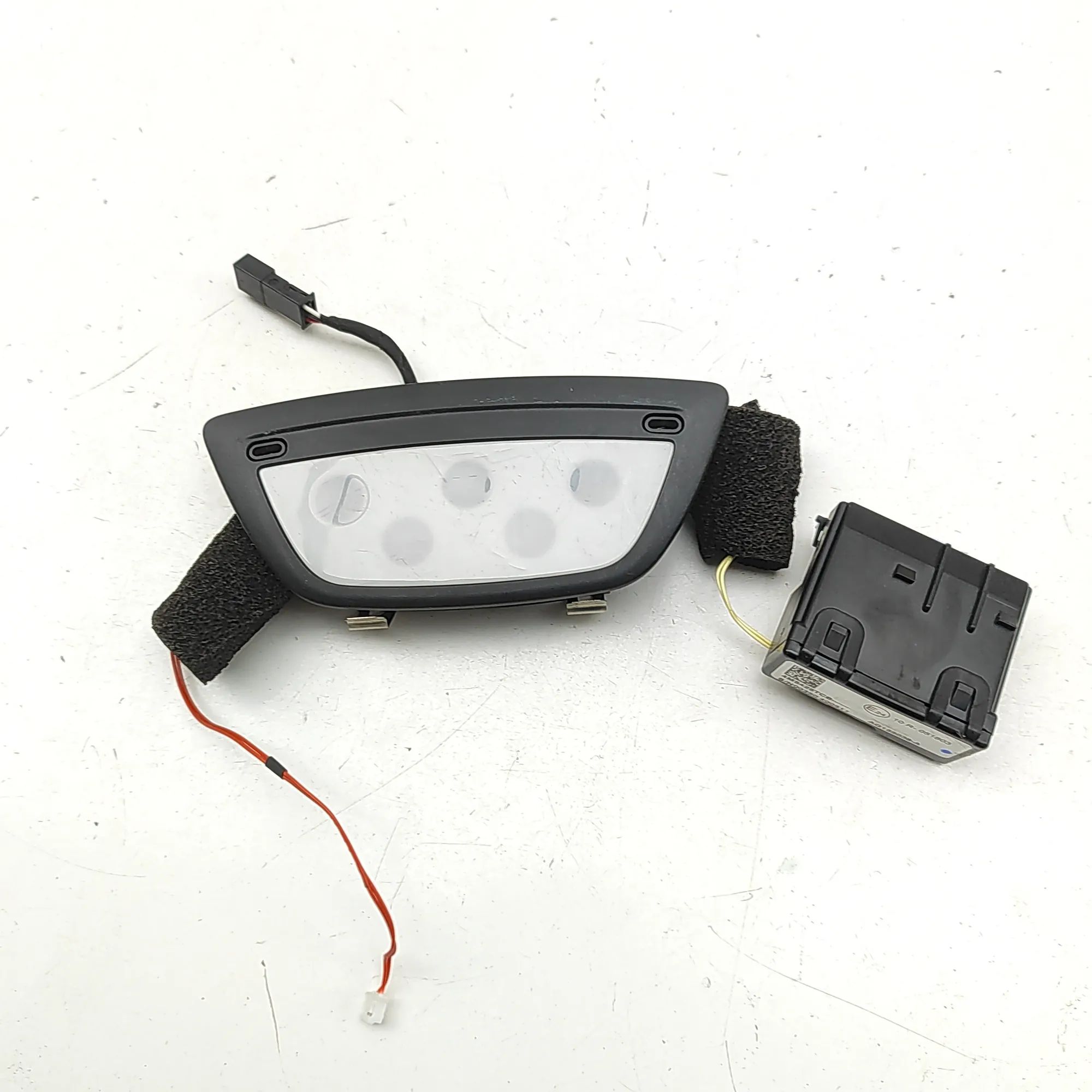 Tesla Model X Interior light Interior light — TESLA MODEL X (2013-...) — 104...