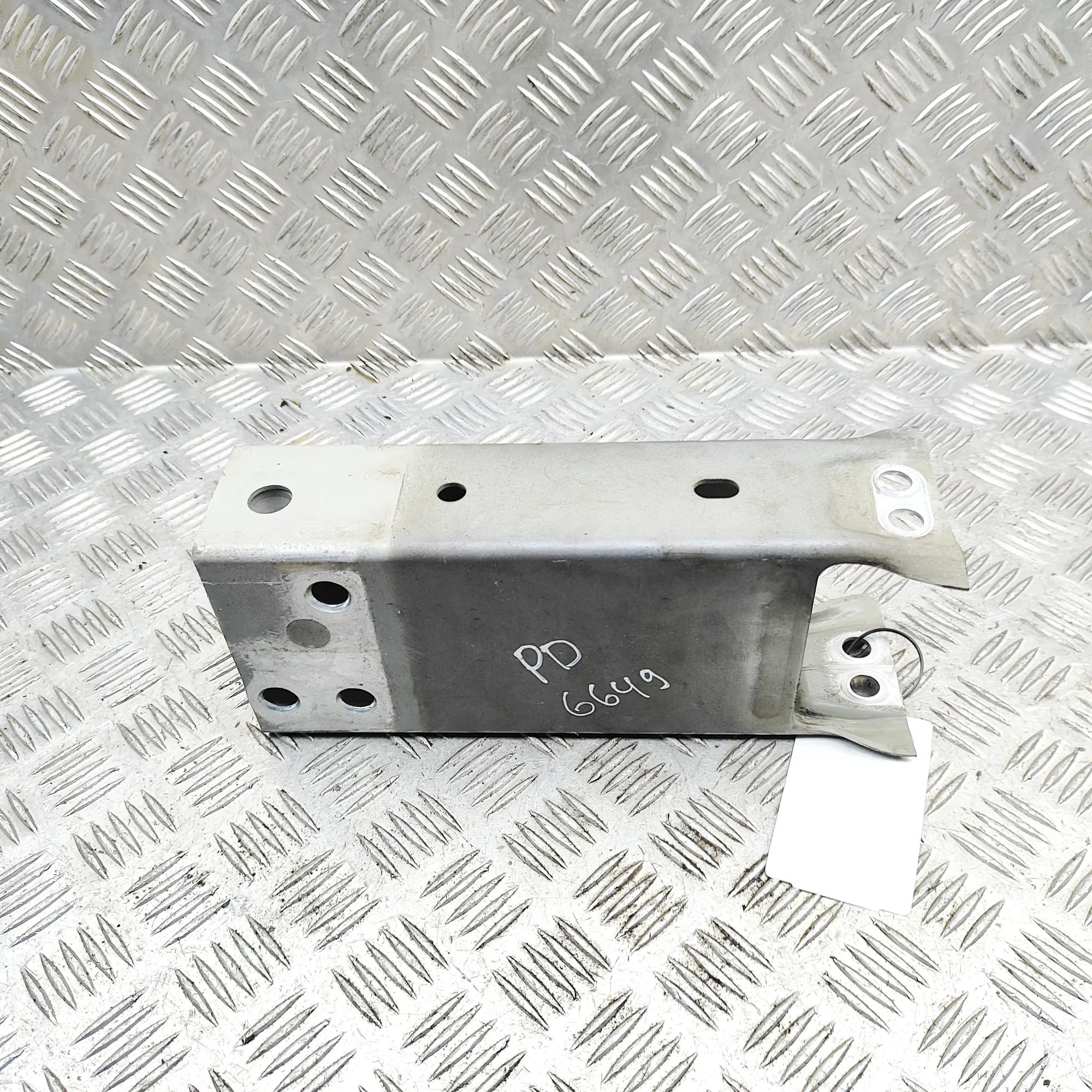 Land Rover Range Rover Velar Right Side Crash Absorber Right Side Crash Absorber — LAND ROVER RANGE RO...
