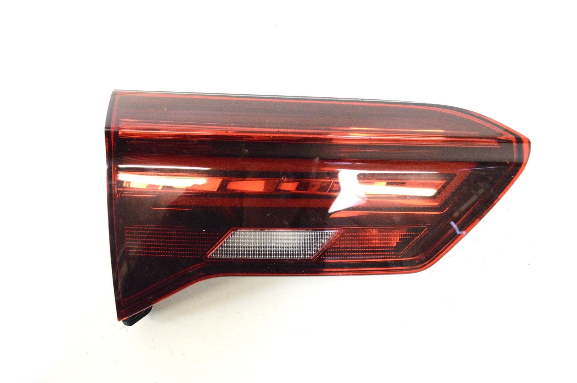 Volkswagen T-Roc Left Side Tailgate Tail Light Left Side Tailgate Tail Light — VW T-ROC (A11) ...