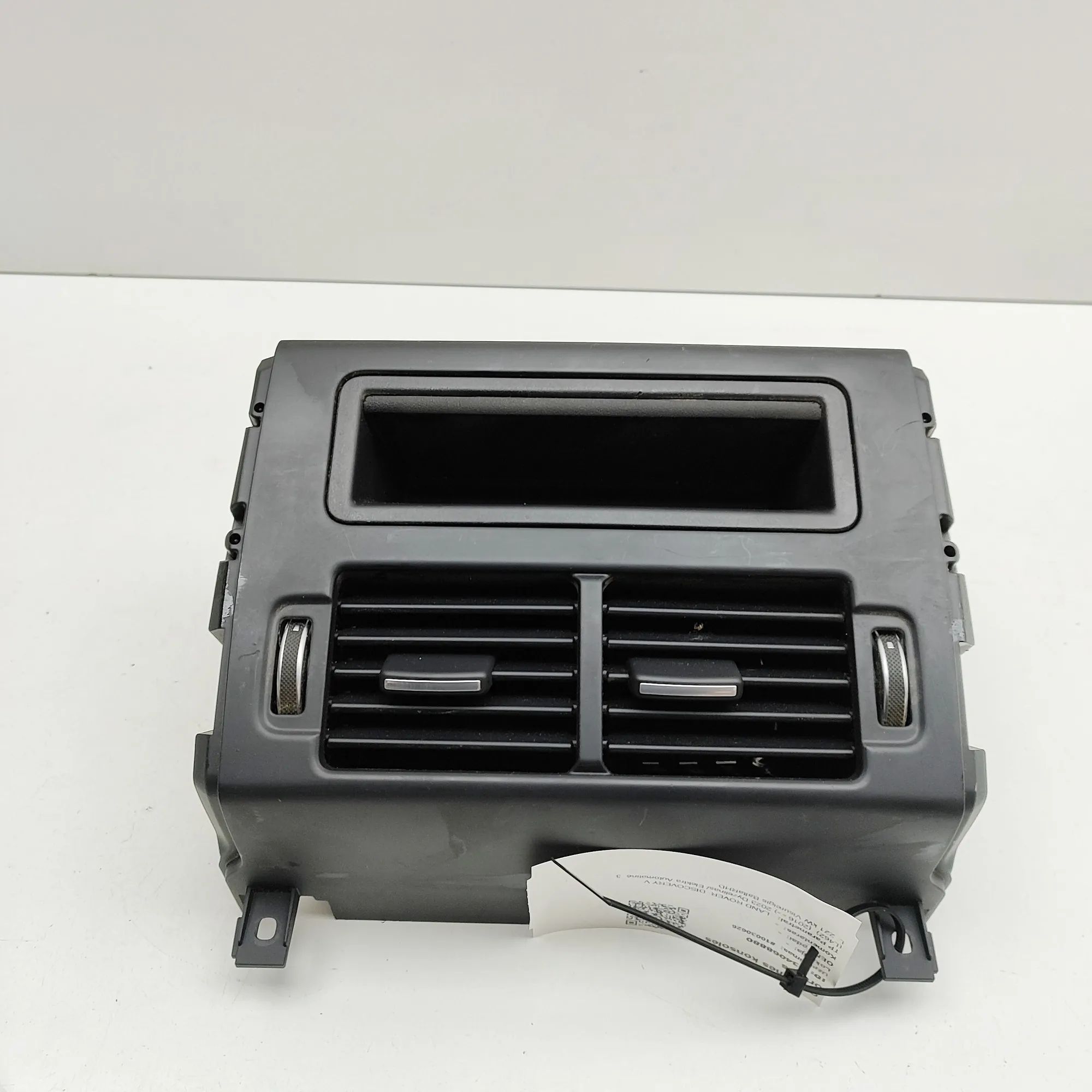 Land Rover Discovery Centre console air vent Centre console air vent — LAND ROVER DISCOVERY ...