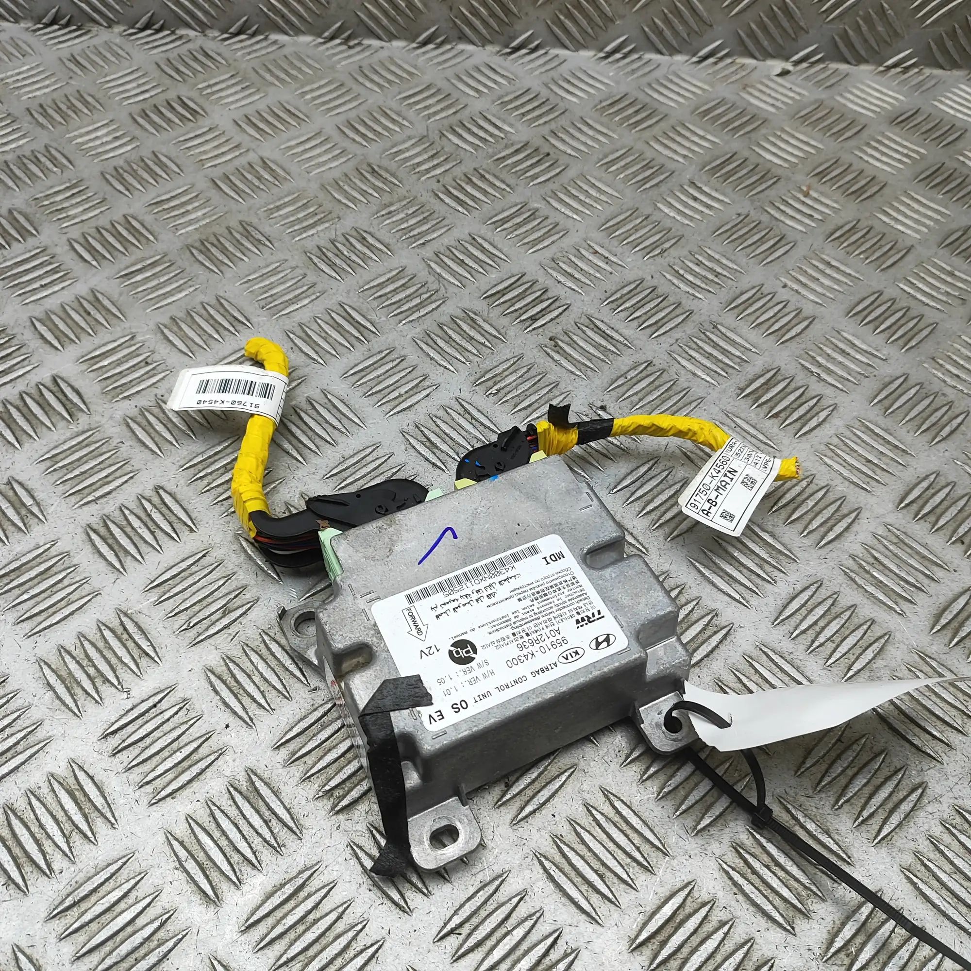Hyundai Kona SRS Control Unit SRS Control Unit — HYUNDAI KONA (2017-...) — 95...