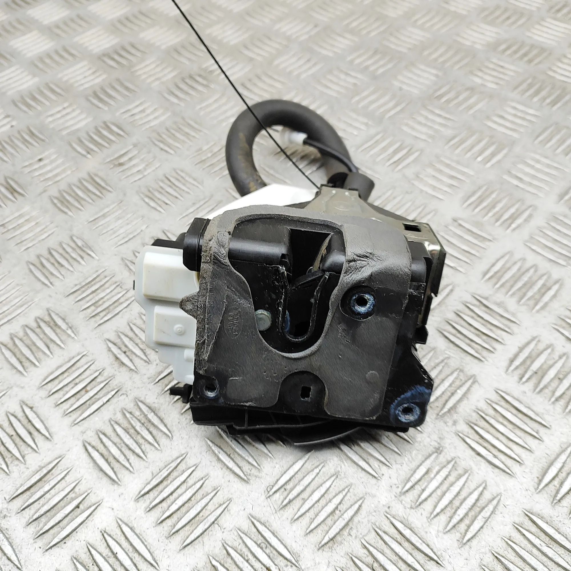 Land Rover Discovery Door lock — front left Door lock — front left — LAND ROVER DISCOVERY (...